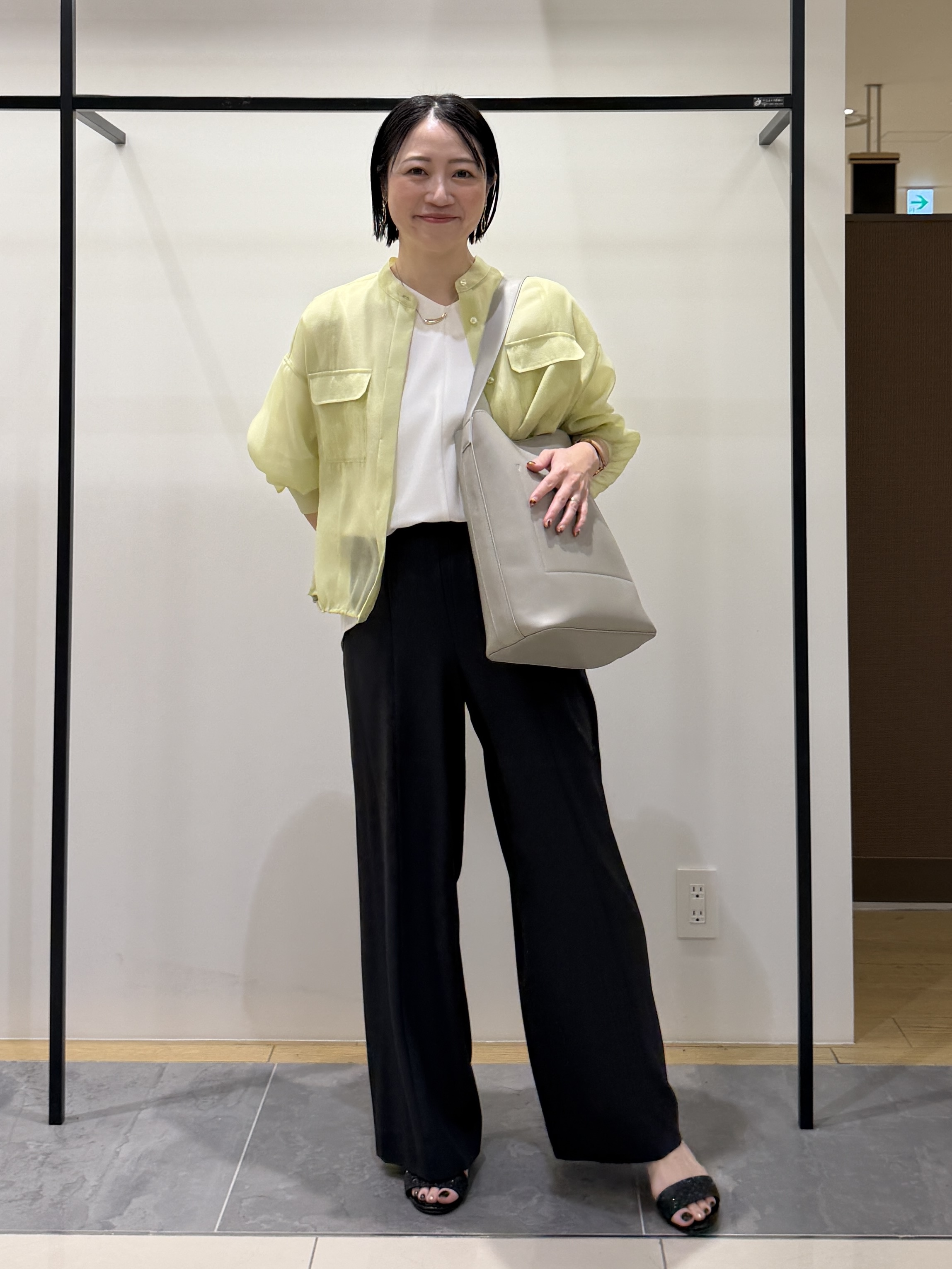 shihoさんの「INDIVI｜【トレンド／2WAY】裾ドロスト付きシアーブラウスブルゾン」を使ったコーディネート
