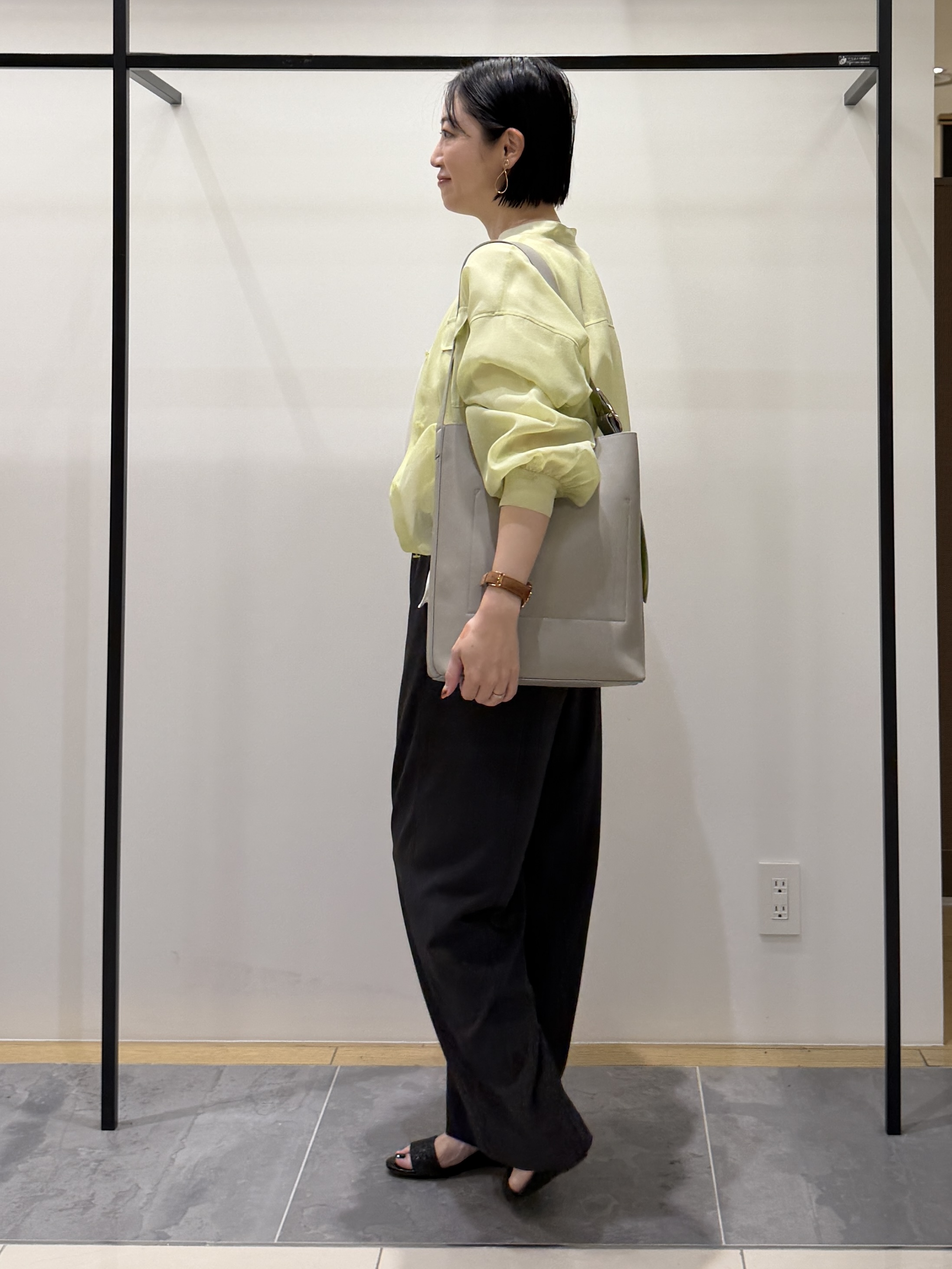 shihoさんの「INDIVI｜【トレンド／2WAY】裾ドロスト付きシアーブラウスブルゾン」を使ったコーディネート