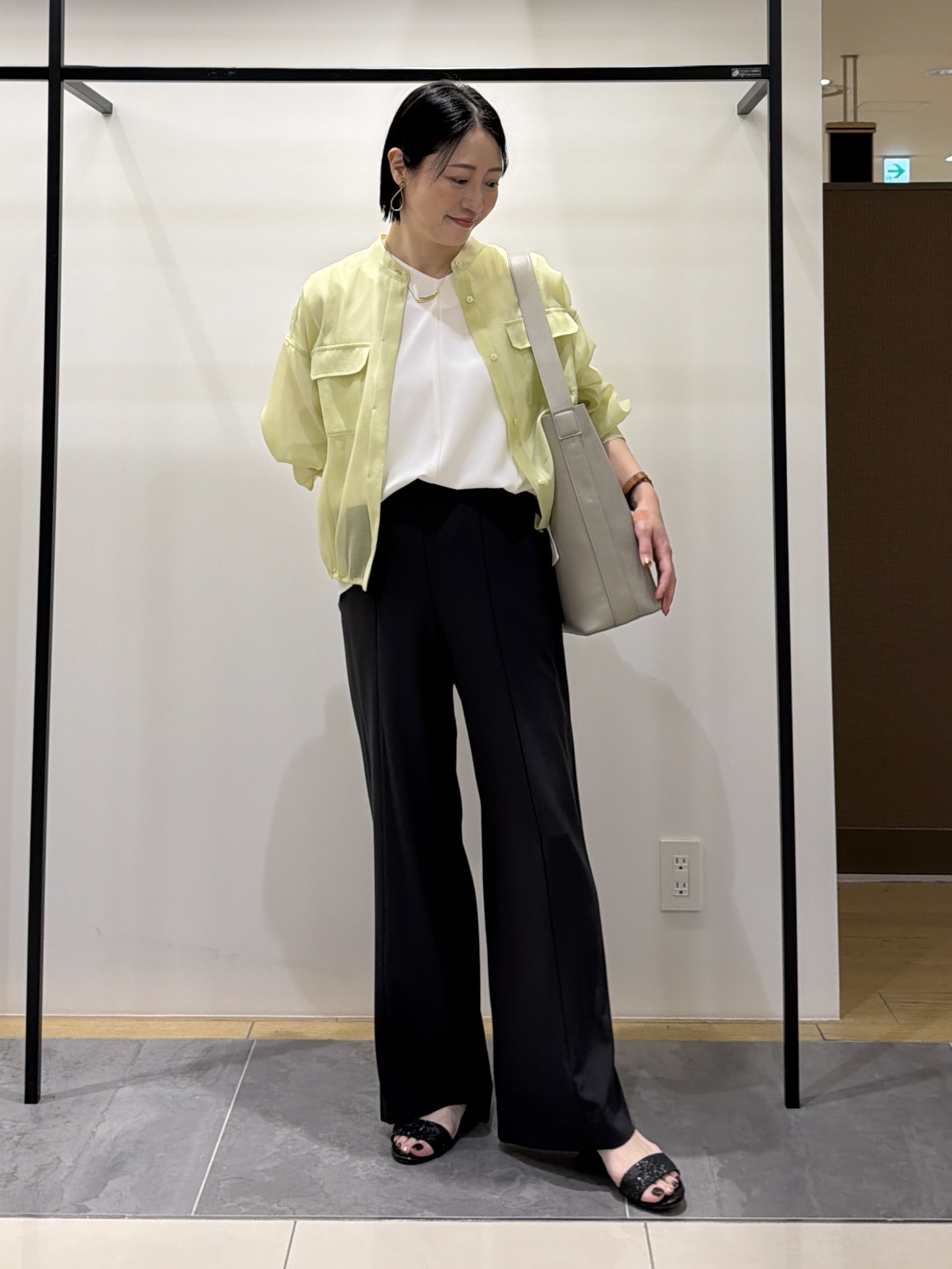 shihoさんの「INDIVI｜【トレンド／2WAY】裾ドロスト付きシアーブラウスブルゾン」を使ったコーディネート