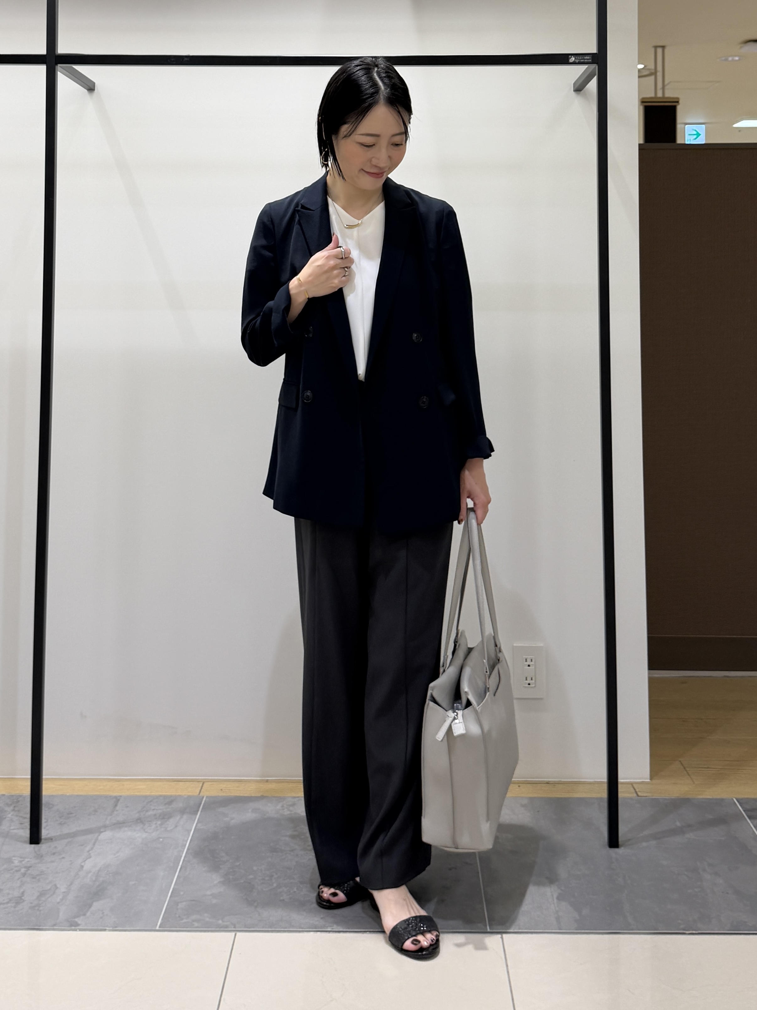 shihoさんの「INDIVI｜【洗える／多機能／SETUP可】着る日傘ダブルジャケット」を使ったコーディネート