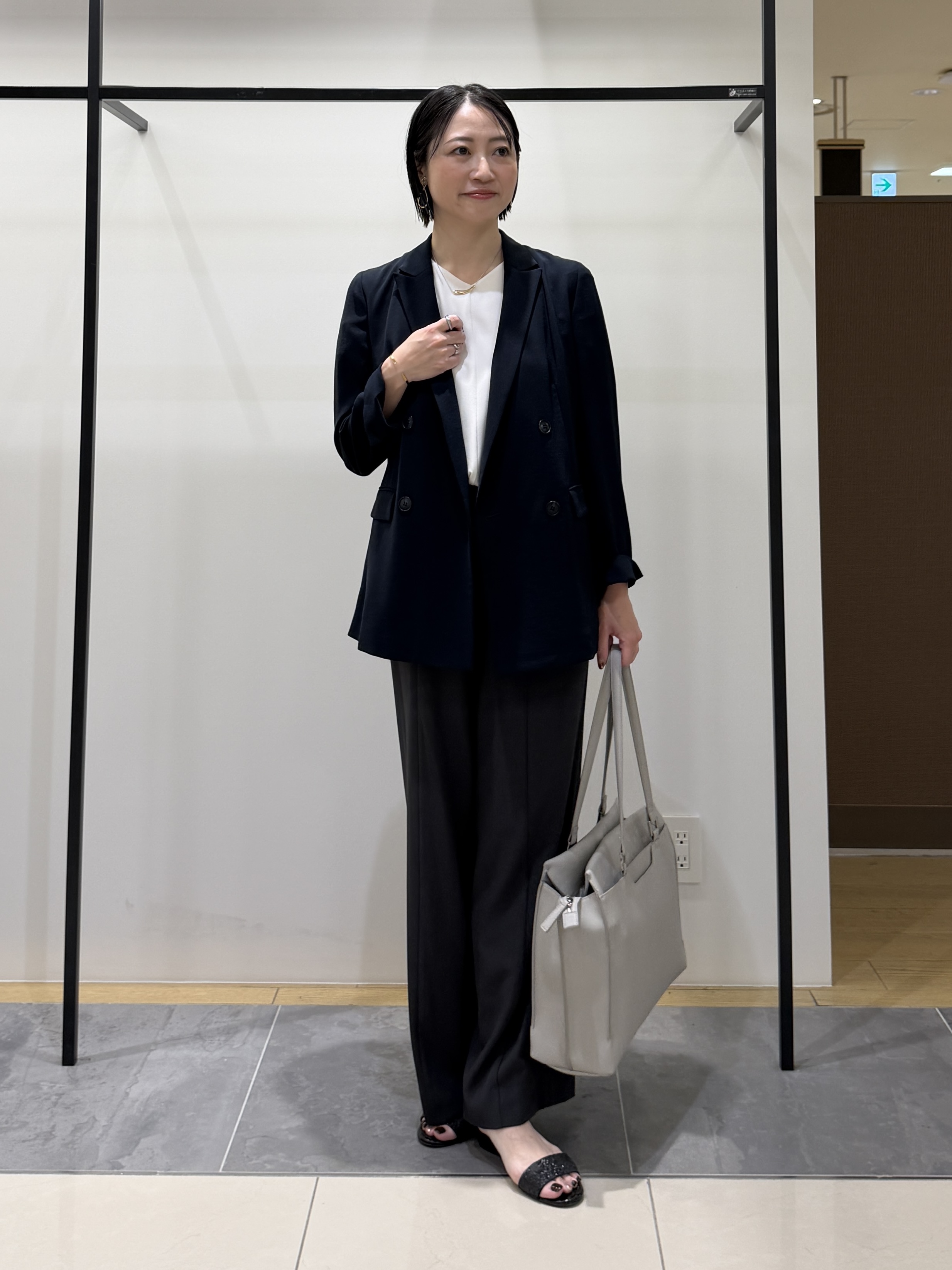 shihoさんの「INDIVI｜【洗える／多機能／SETUP可】着る日傘ダブルジャケット」を使ったコーディネート