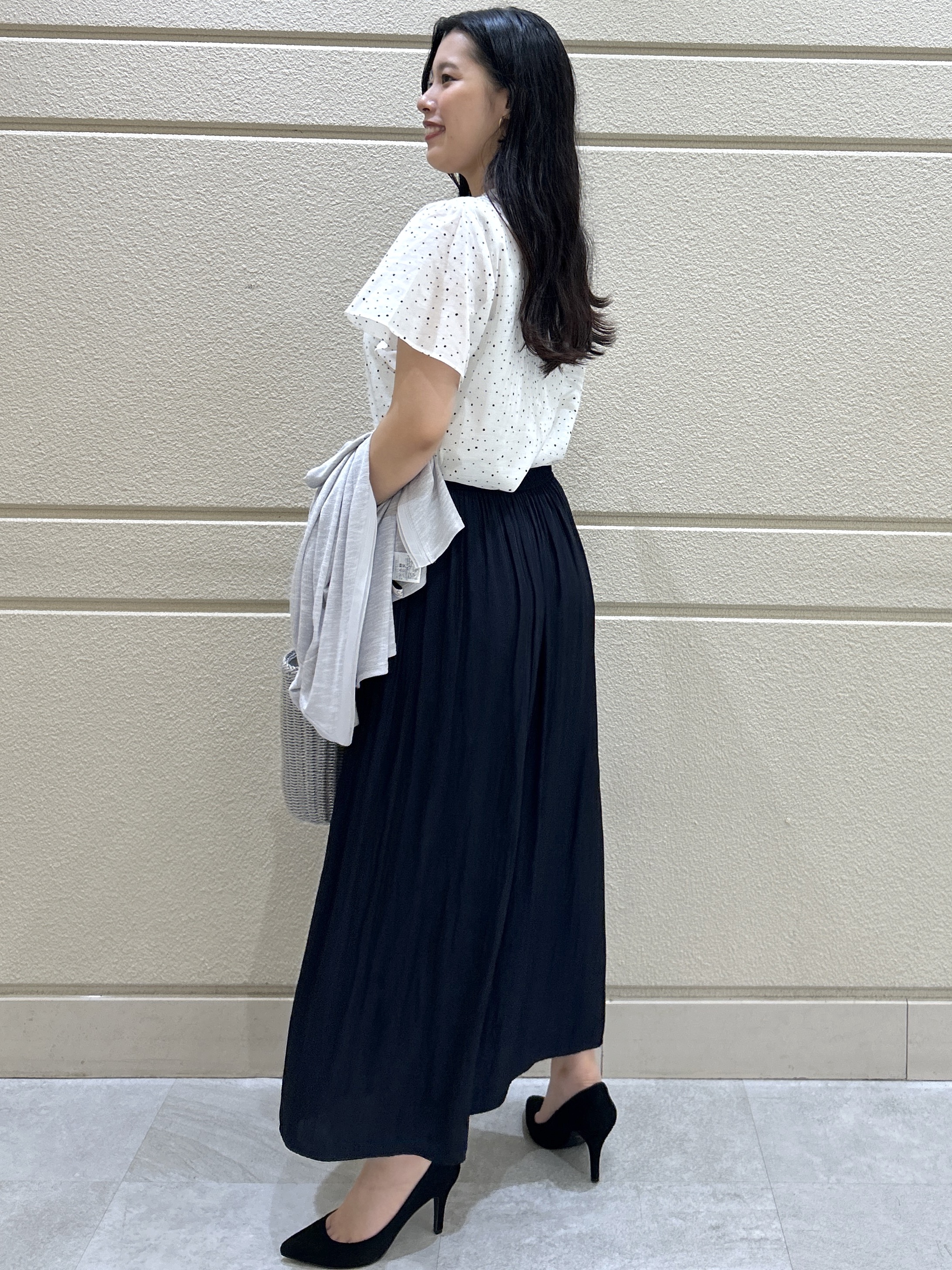 Momokaさんの「COUP DE CHANCE｜【手洗い可／日本製】ドット柄フロッキープリントブラウス」を使ったコーディネート