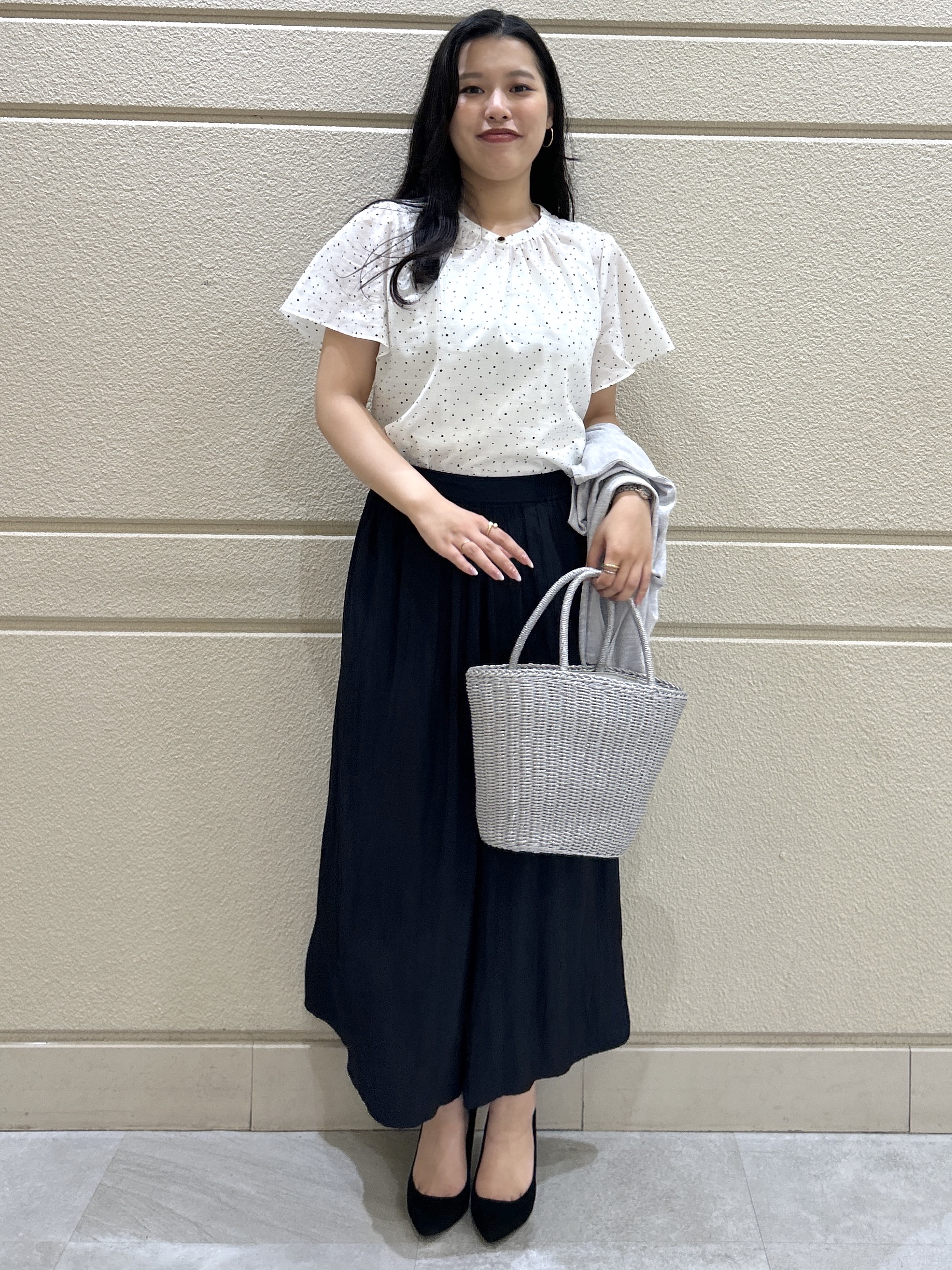 Momokaさんの「COUP DE CHANCE｜【手洗い可／日本製】ドット柄フロッキープリントブラウス」を使ったコーディネート