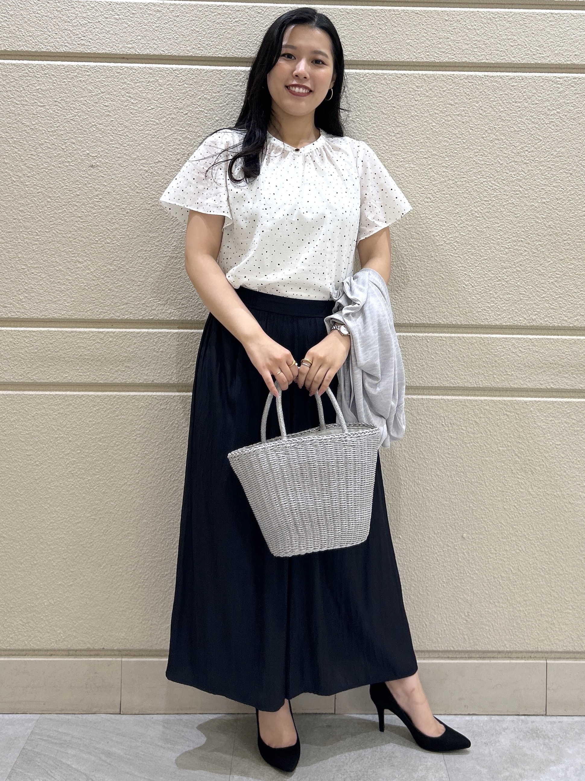 Momokaさんの「COUP DE CHANCE｜【手洗い可／日本製】ドット柄フロッキープリントブラウス」を使ったコーディネート