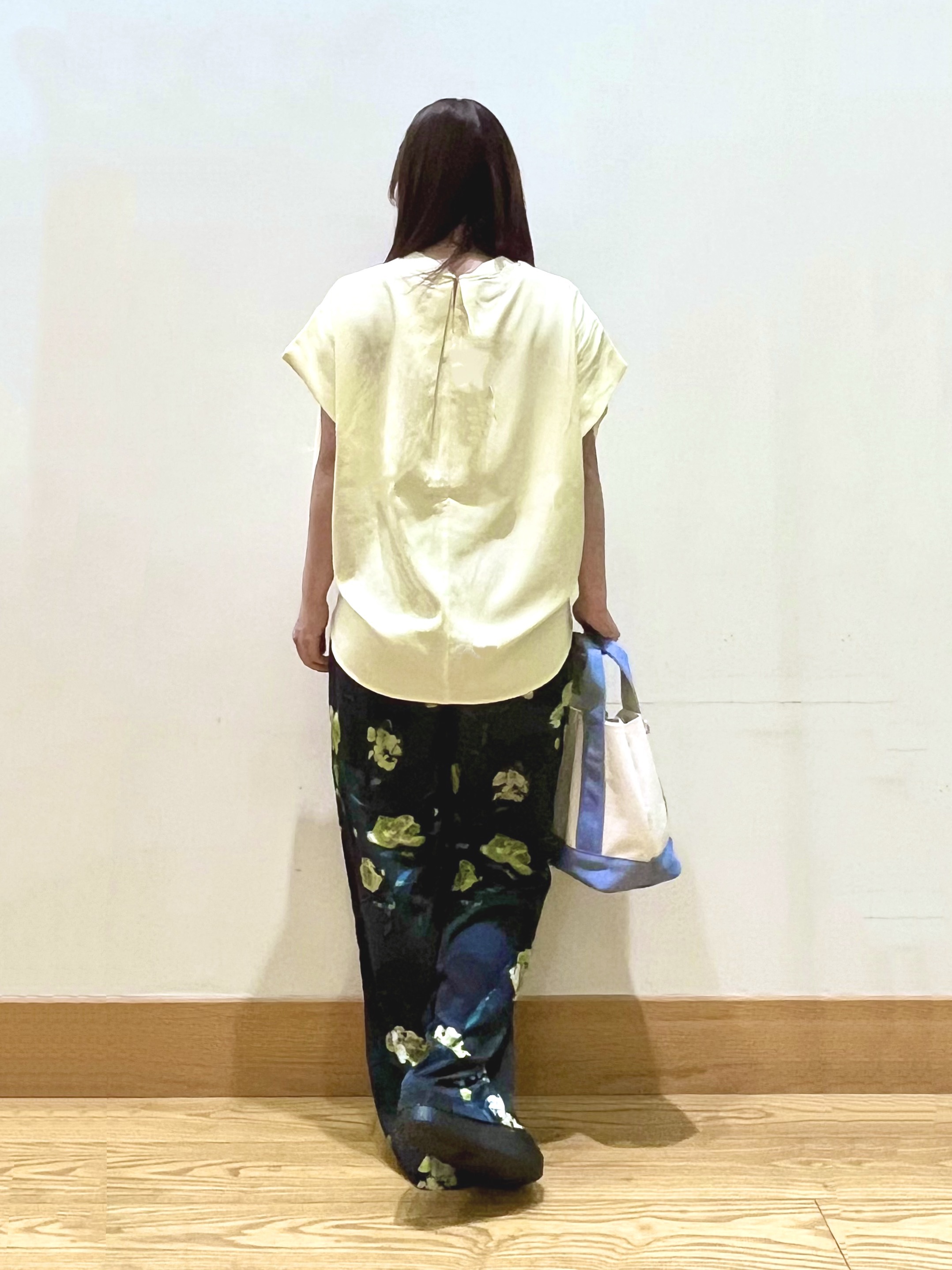 ゆっきーさんの「SHOO･LA･RUE｜【洗濯機可/体型カバー】インせずこなれる ふんわり裾バルーントップス」を使ったコーディネート