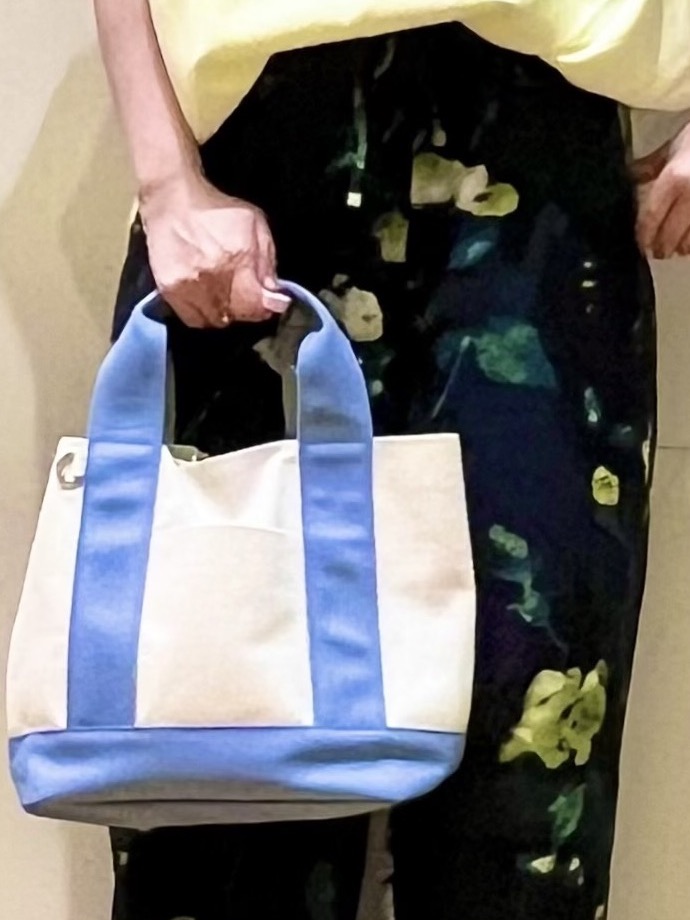 ゆっきーさんの「SHOO･LA･RUE｜【洗濯機可/体型カバー】インせずこなれる ふんわり裾バルーントップス」を使ったコーディネート