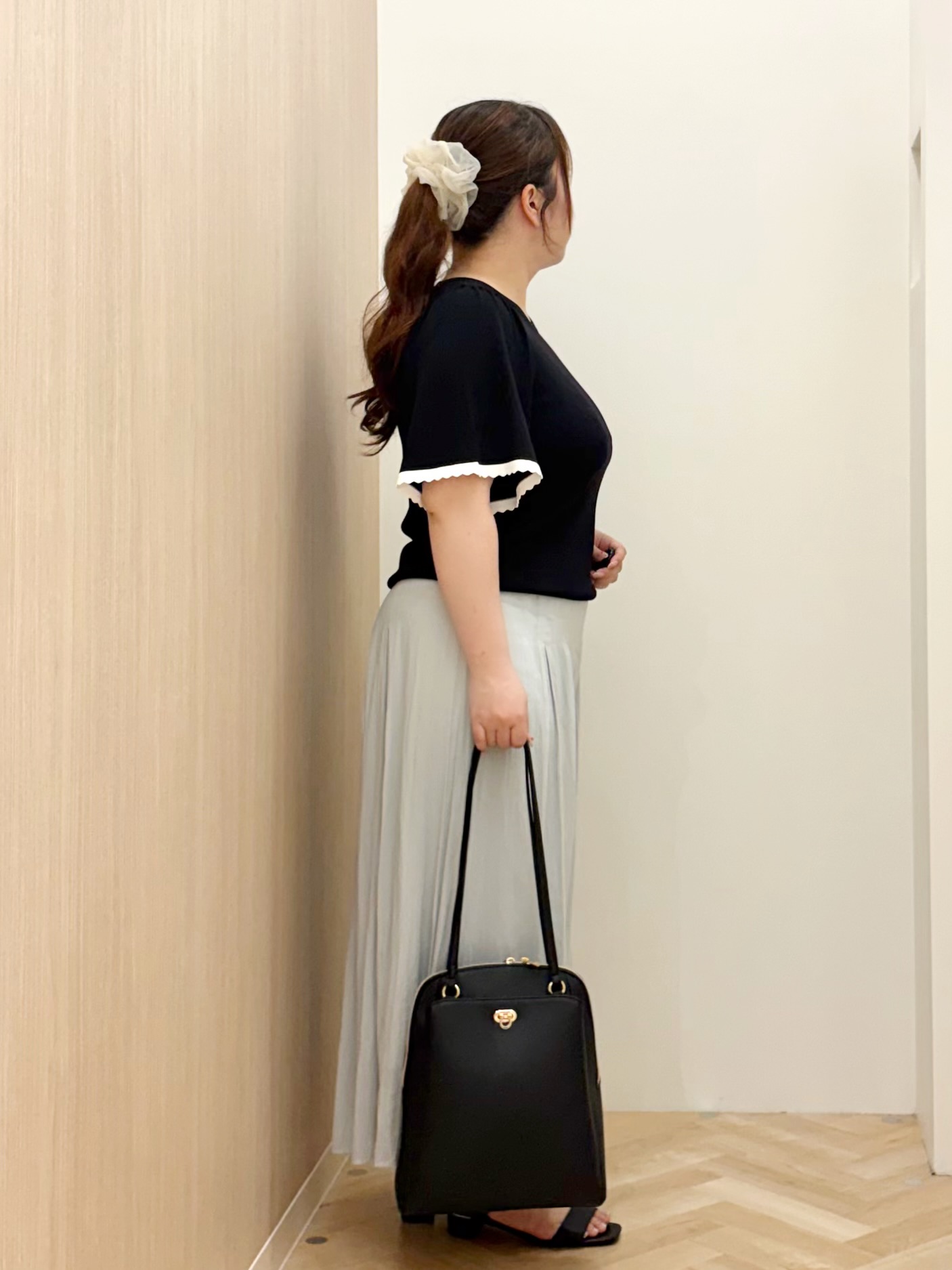 akariさんの「grove｜高評価！【シリーズ累計36万枚！名品ニット】やわらかドライタッチ スカラップスリーブニット」を使ったコーディネート