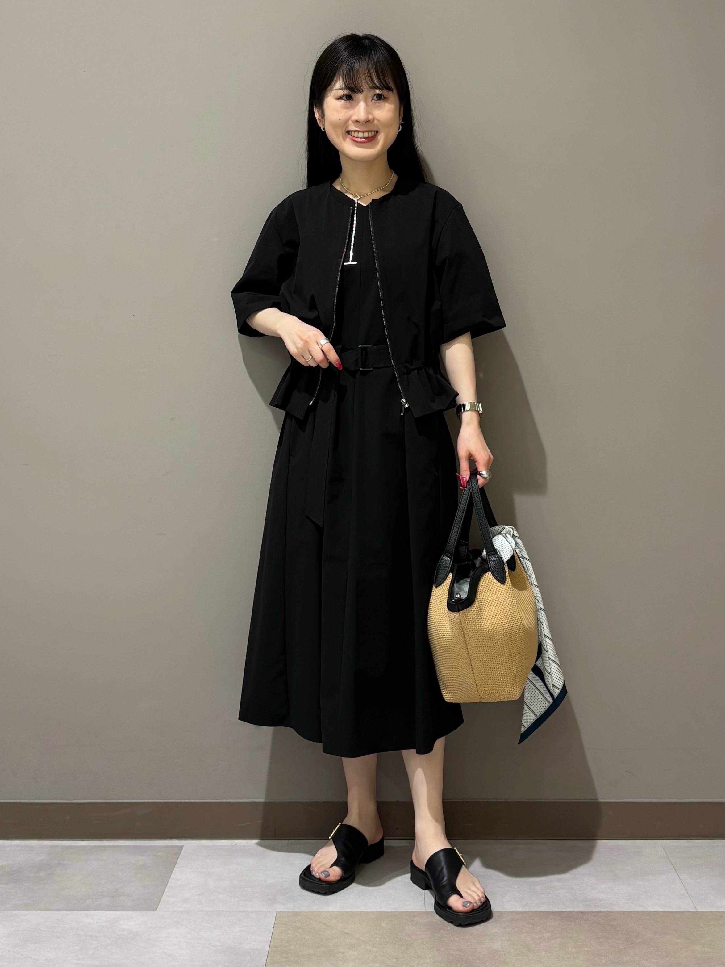 KEIKOさんの「INDIVI｜【撥水／UVケア／SETUP可能】軽量ベルト付きAラインワンピース」を使ったコーディネート