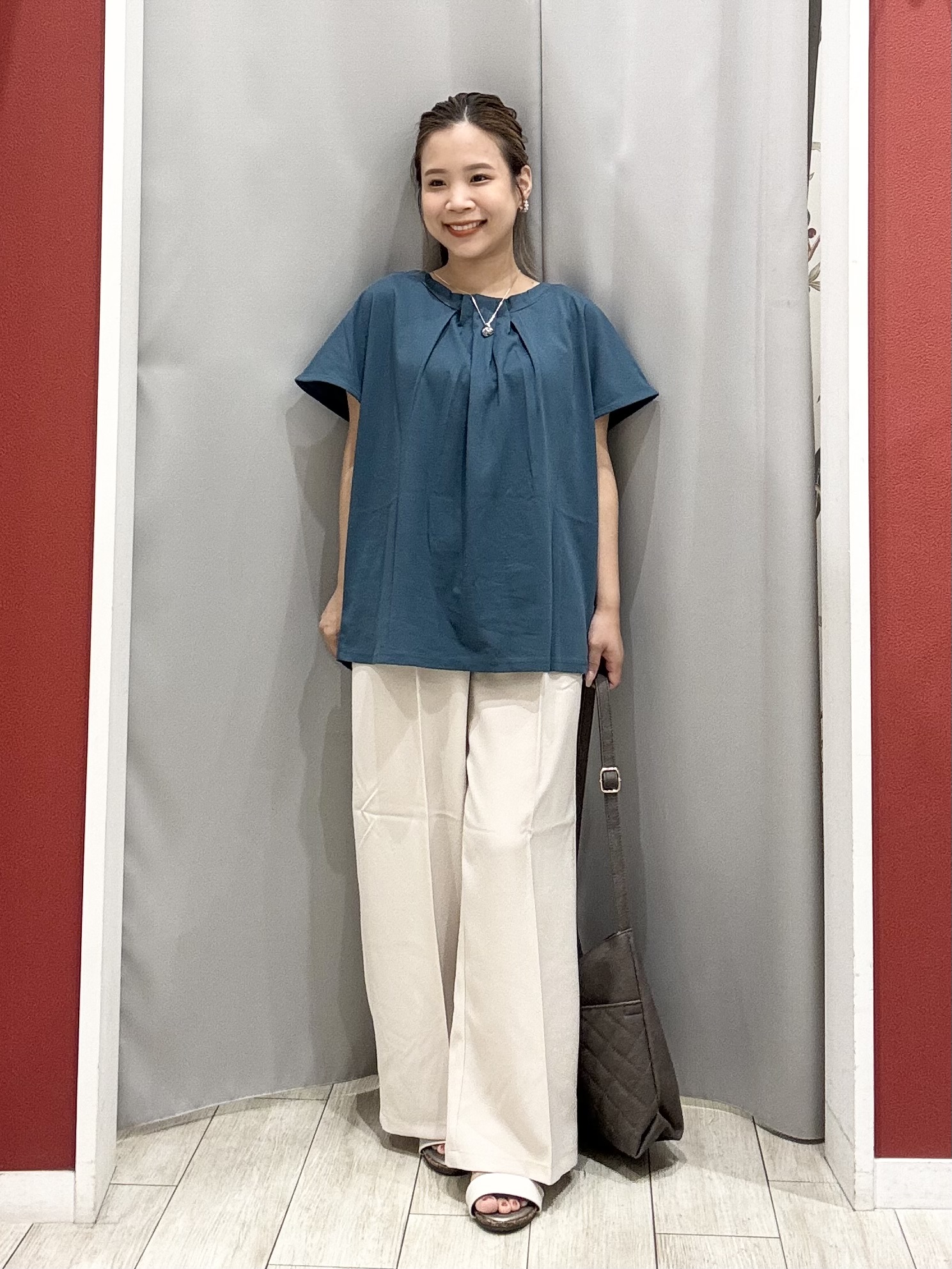 shioさんの「SHOO･LA･RUE｜【ひんやり/前後2WAY/S-LL】楽に着られて好印象 やわらかトップス」を使ったコーディネート