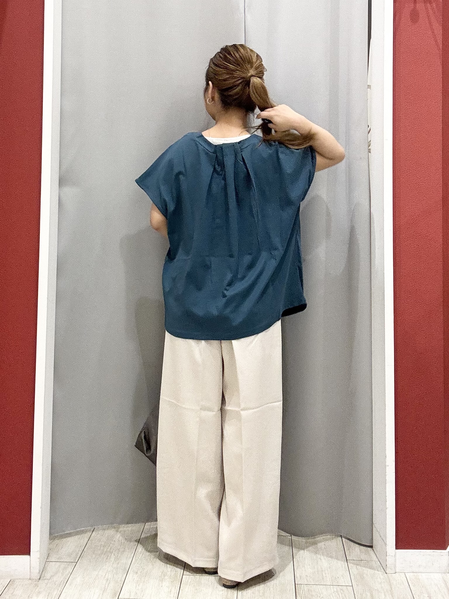 shioさんの「SHOO･LA･RUE｜【ひんやり/前後2WAY/S-LL】楽に着られて好印象 やわらかトップス」を使ったコーディネート