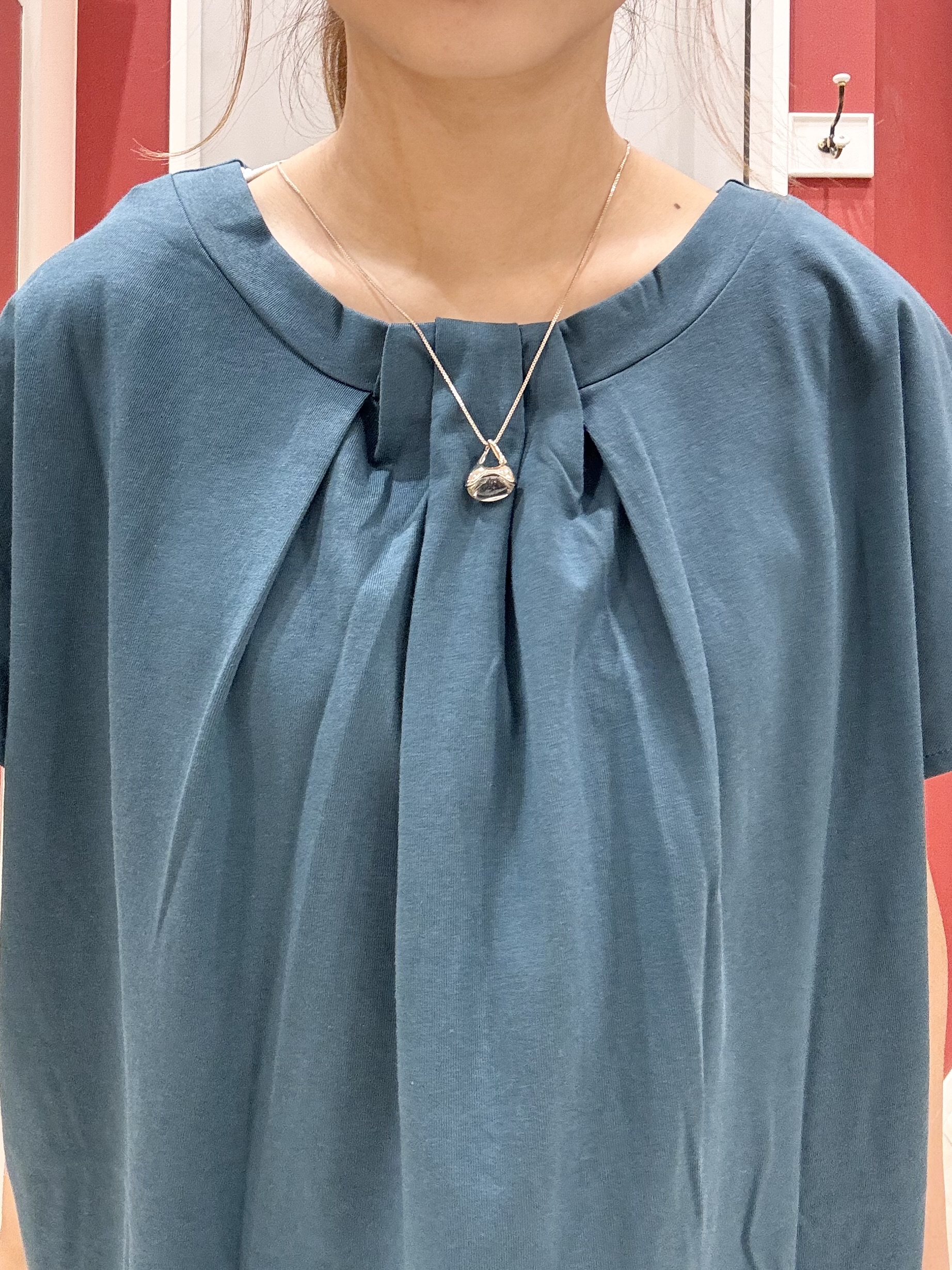 shioさんの「SHOO･LA･RUE｜【ひんやり/前後2WAY/S-LL】楽に着られて好印象 やわらかトップス」を使ったコーディネート