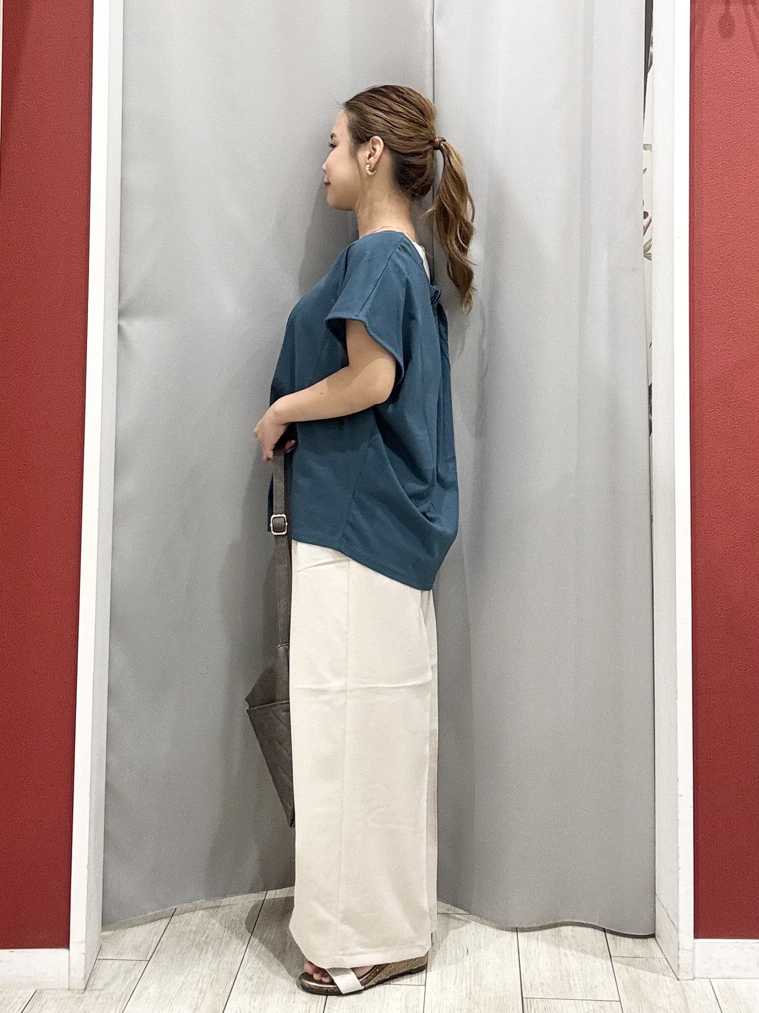 shioさんの「SHOO･LA･RUE｜【ひんやり/前後2WAY/S-LL】楽に着られて好印象 やわらかトップス」を使ったコーディネート