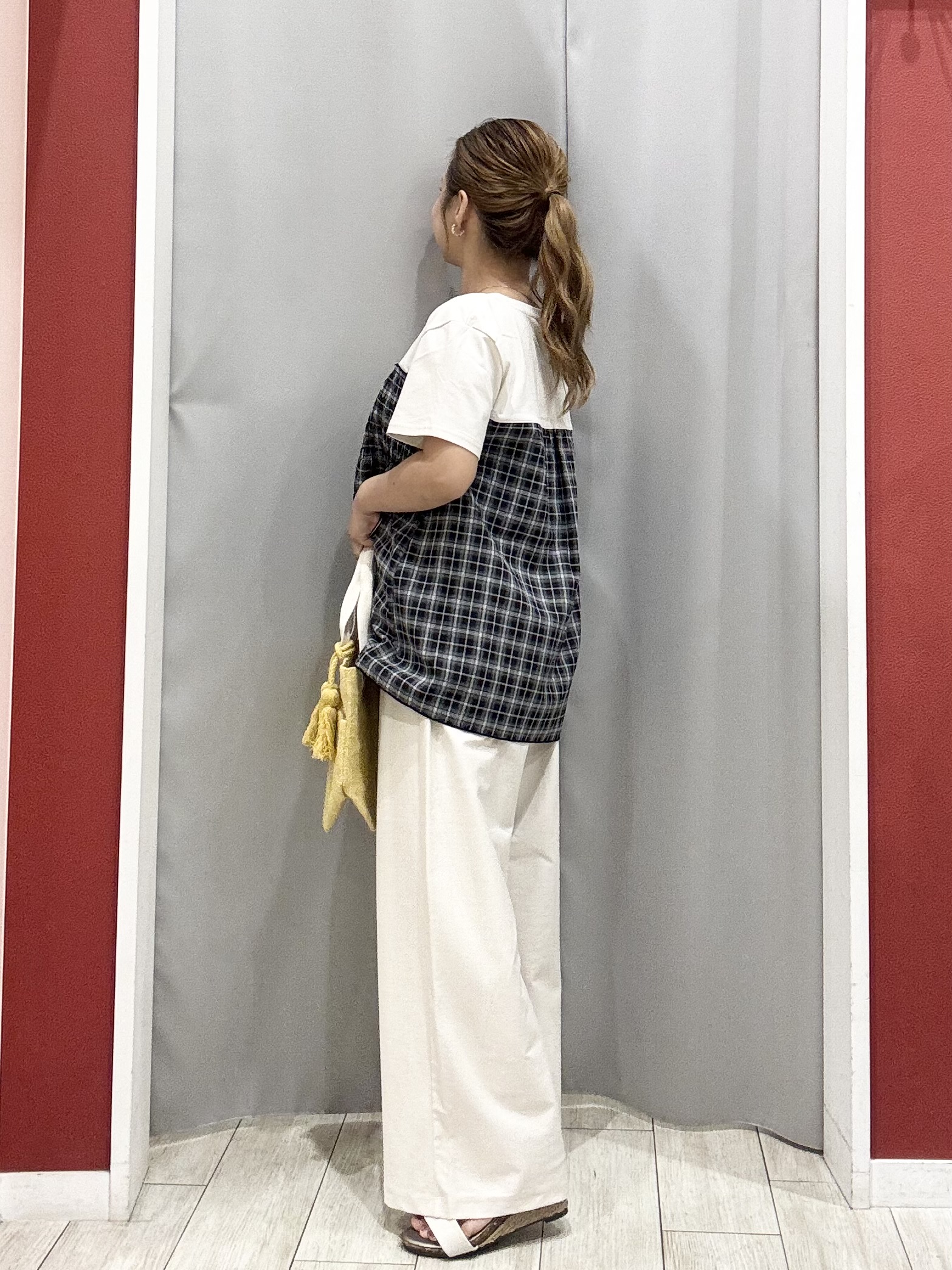 shioさんの「SHOO･LA･RUE｜【体型カバー/S-LL/洗濯機可】インせずコーデの主役に ビスチェ風異素材ドッキングTシャツ」を使ったコーディネート