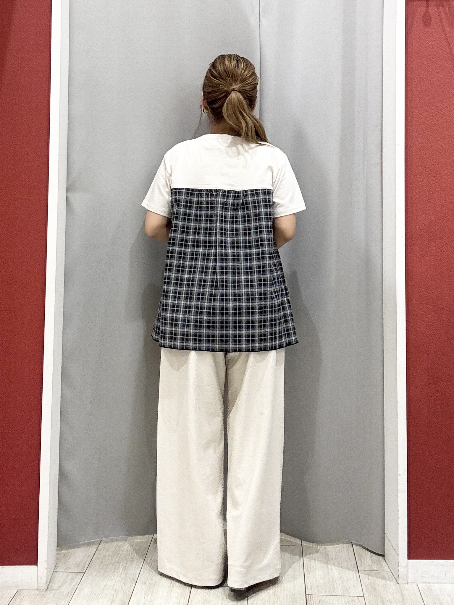 shioさんの「SHOO･LA･RUE｜【体型カバー/S-LL/洗濯機可】インせずコーデの主役に ビスチェ風異素材ドッキングTシャツ」を使ったコーディネート