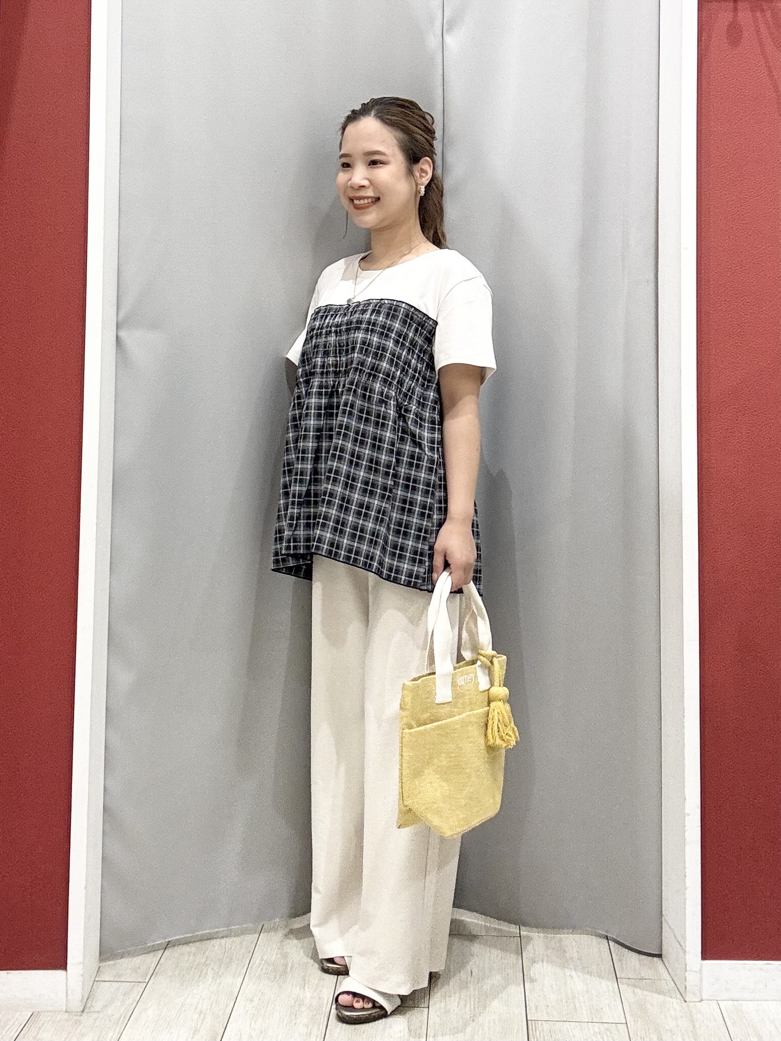 shioさんの「SHOO･LA･RUE｜【体型カバー/S-LL/洗濯機可】インせずコーデの主役に ビスチェ風異素材ドッキングTシャツ」を使ったコーディネート