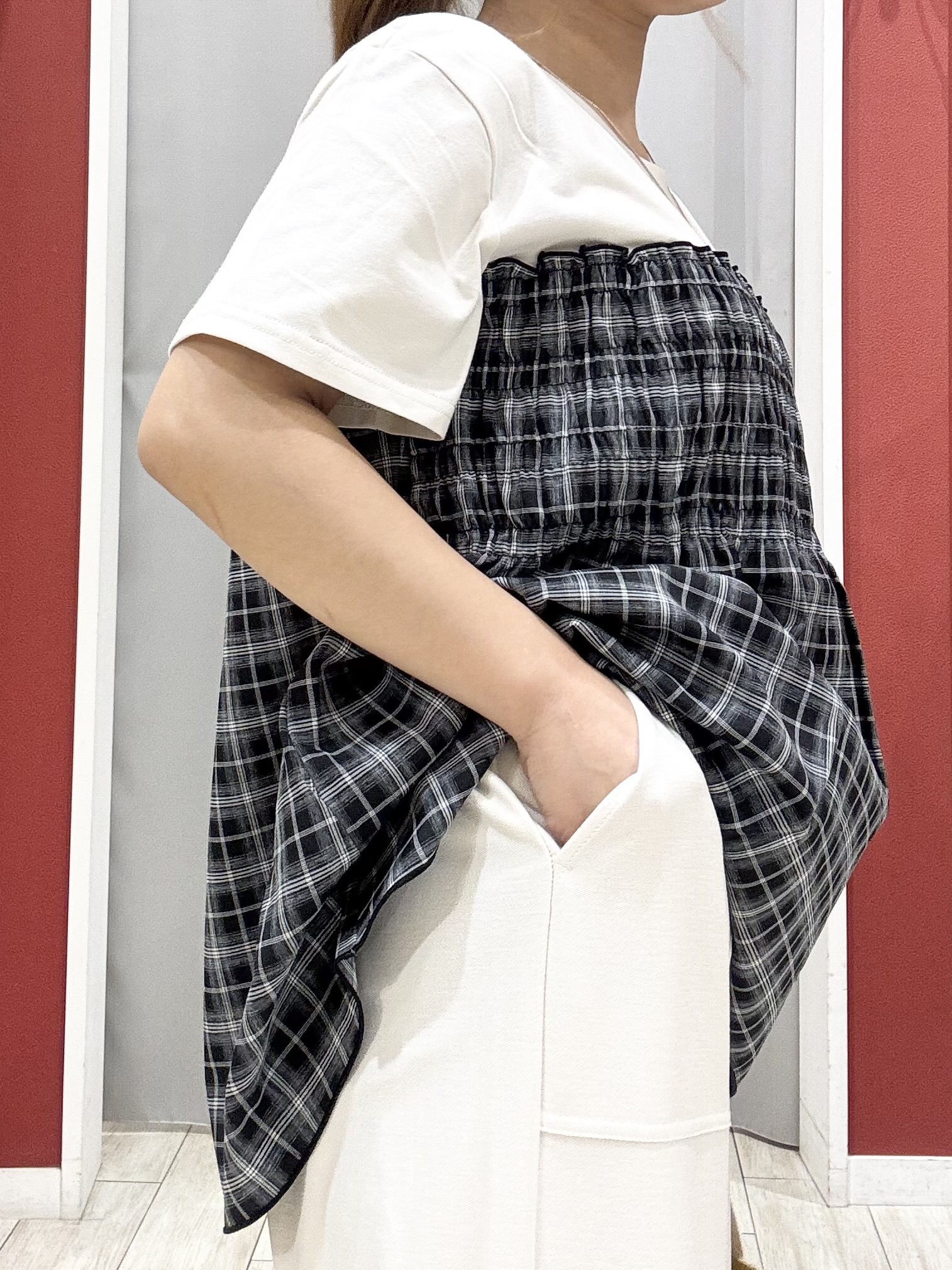 shioさんの「SHOO･LA･RUE｜【体型カバー/S-LL/洗濯機可】インせずコーデの主役に ビスチェ風異素材ドッキングTシャツ」を使ったコーディネート