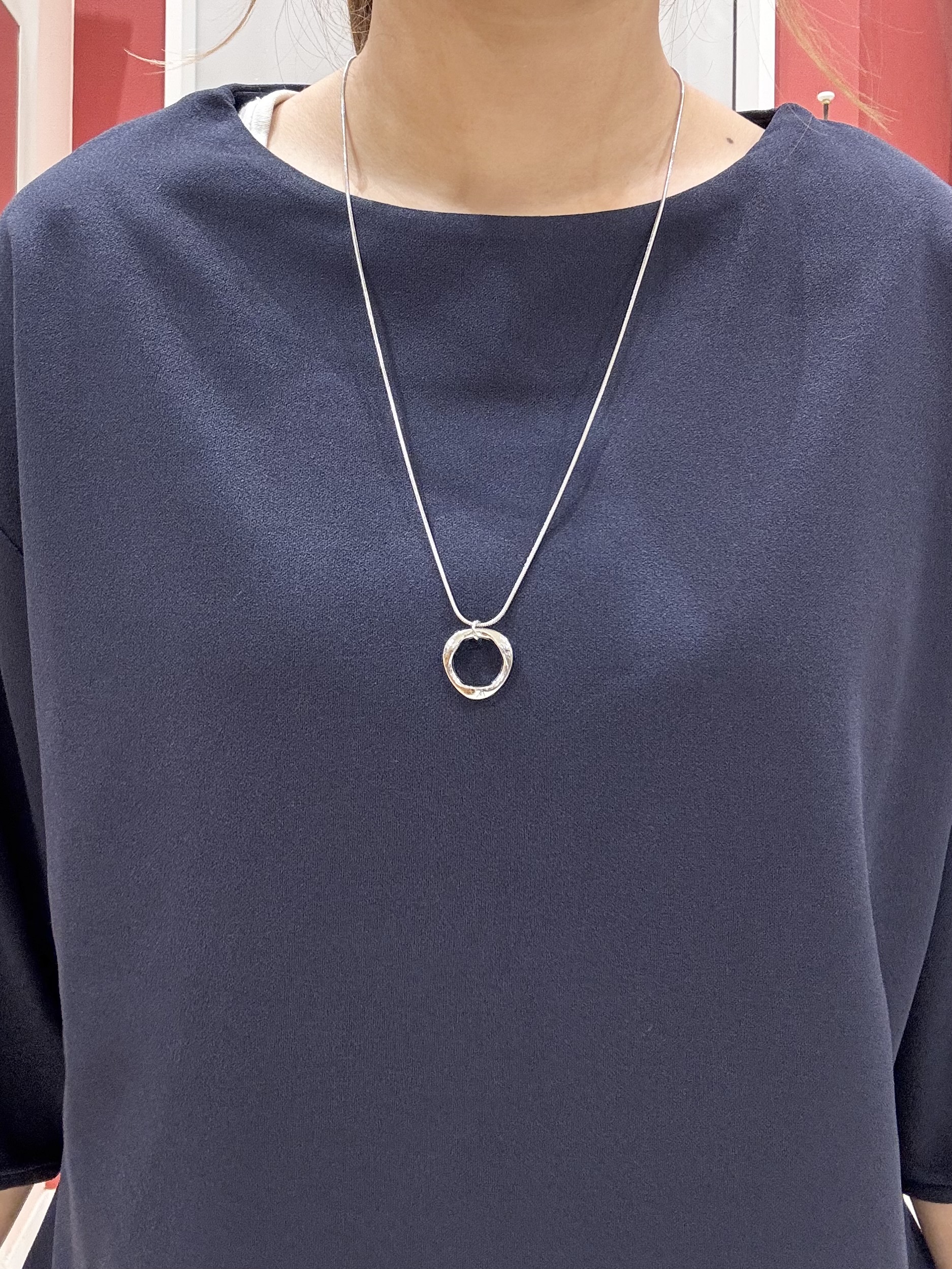 shioさんの「SHOO･LA･RUE｜【2点セット／洗濯機可／S-LL】インせず着られる ネックレス付き5分袖Ｔシャツ」を使ったコーディネート