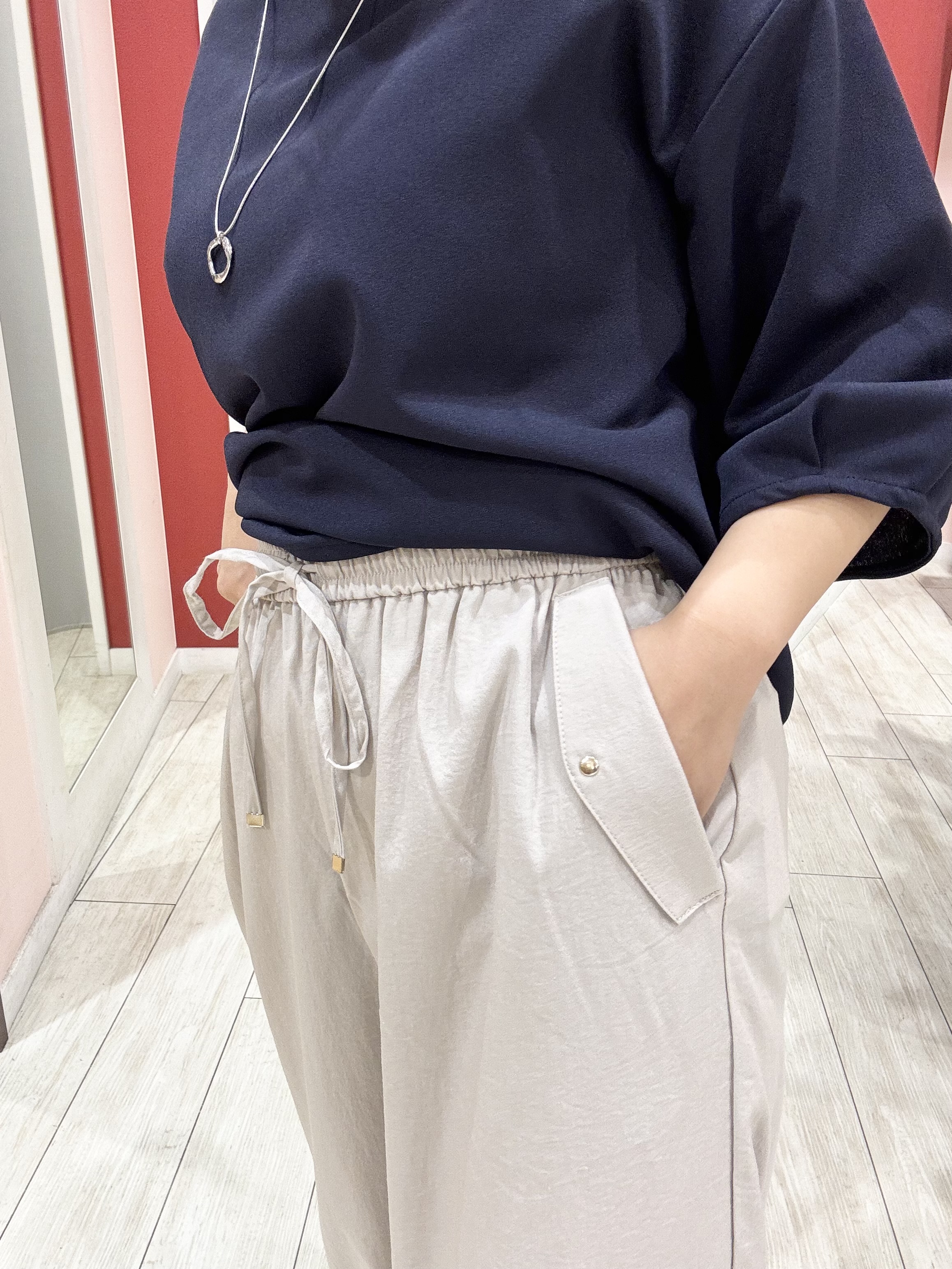 shioさんの「SHOO･LA･RUE｜【2点セット／洗濯機可／S-LL】インせず着られる ネックレス付き5分袖Ｔシャツ」を使ったコーディネート