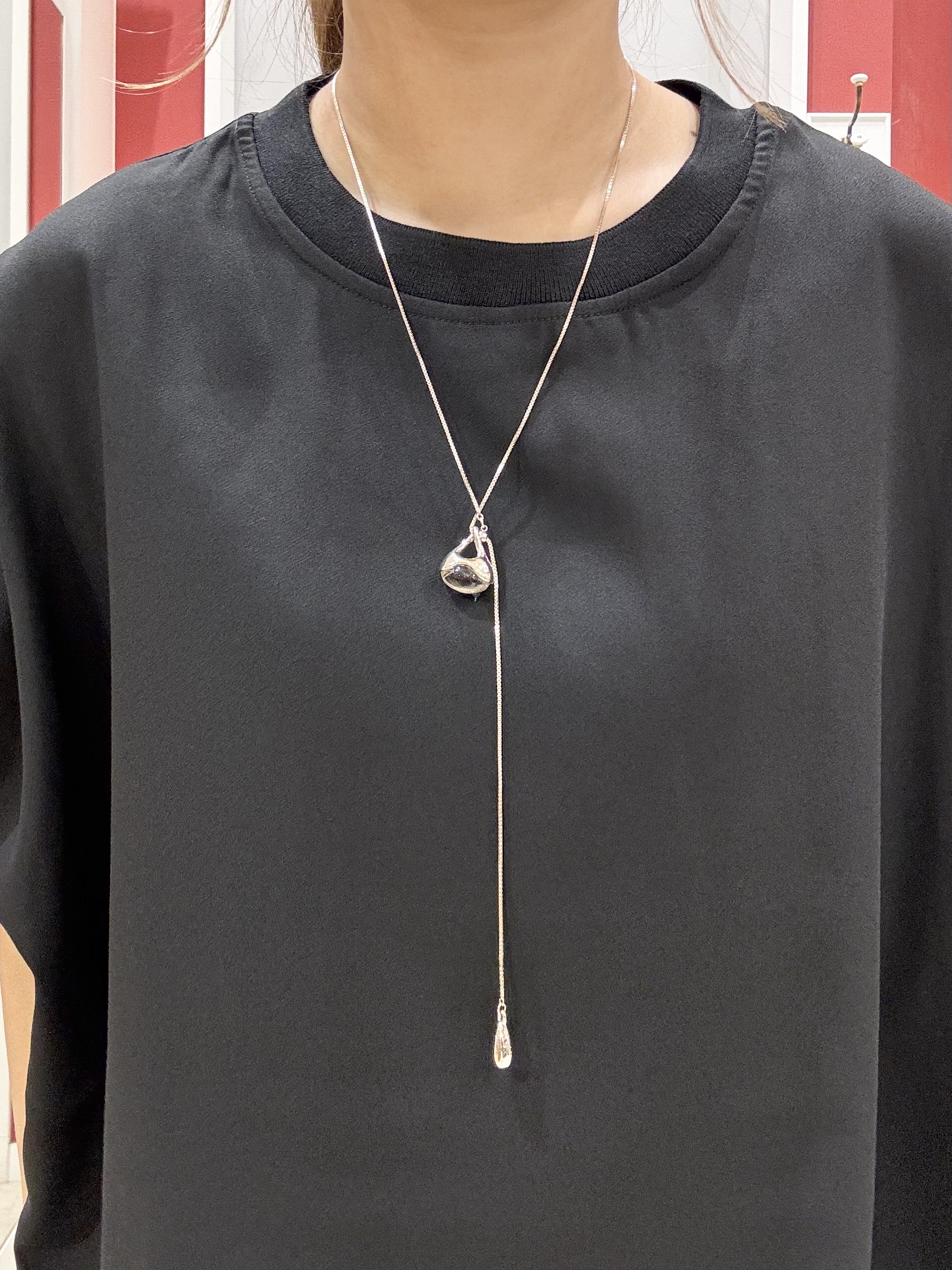 shioさんの「SHOO･LA･RUE｜【洗濯機可/体型カバー】インせずこなれる ふんわり裾バルーントップス」を使ったコーディネート