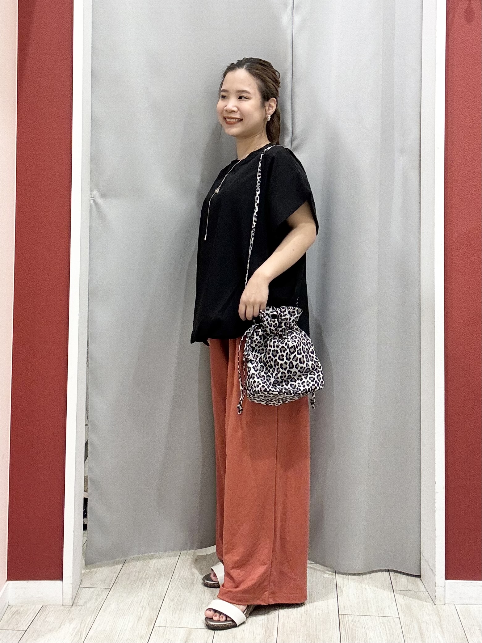shioさんの「SHOO･LA･RUE｜【洗濯機可/体型カバー】インせずこなれる ふんわり裾バルーントップス」を使ったコーディネート