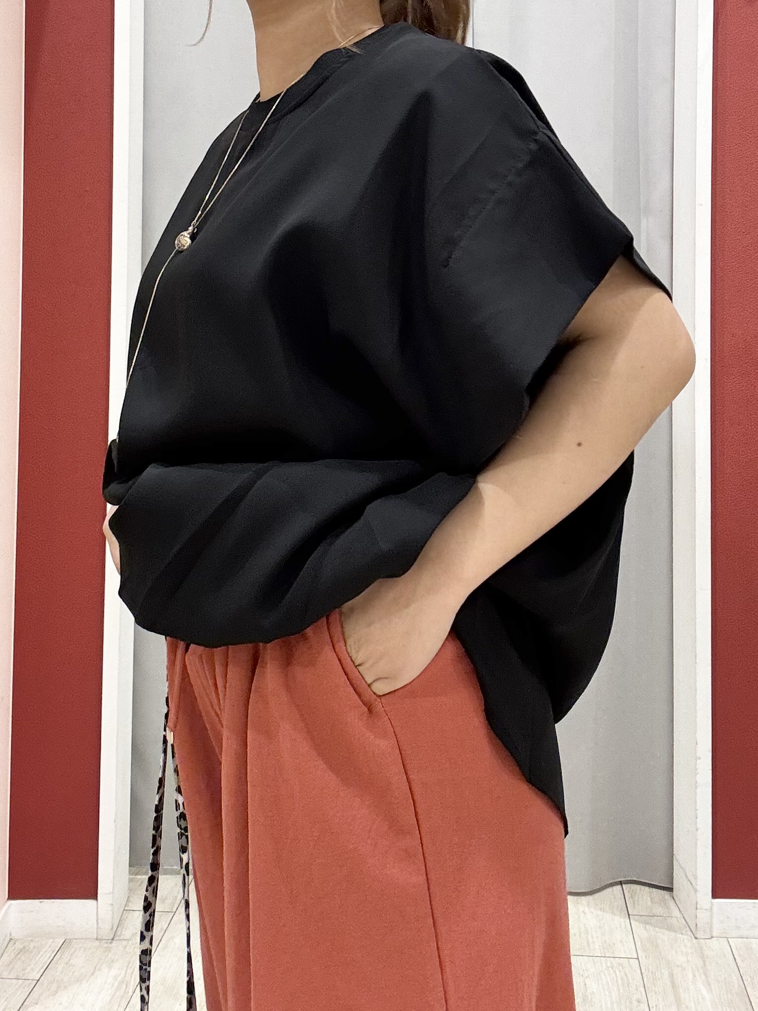 shioさんの「SHOO･LA･RUE｜【洗濯機可/体型カバー】インせずこなれる ふんわり裾バルーントップス」を使ったコーディネート