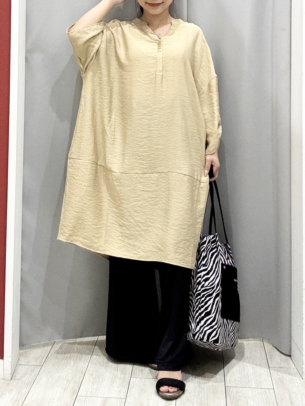 shioさんの「SHOO･LA･RUE｜【ひんやり/S-LL/洗濯機可】体型カバーにも ゆるっとリラックスチュニック」を使ったコーディネート