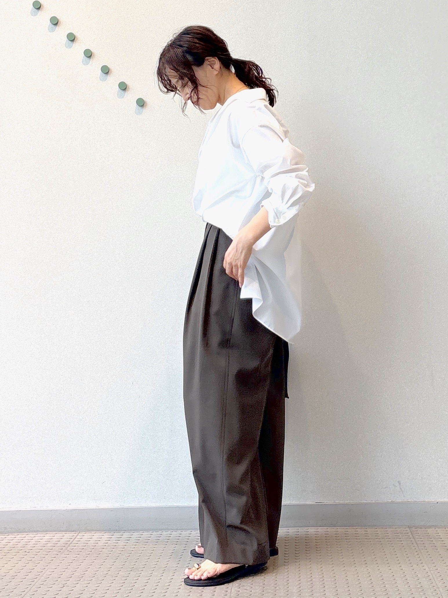 kawamuraさんの「DRESSTERIOR｜【接触冷感/UVカット/着回し】スキッパーブラウス」を使ったコーディネート