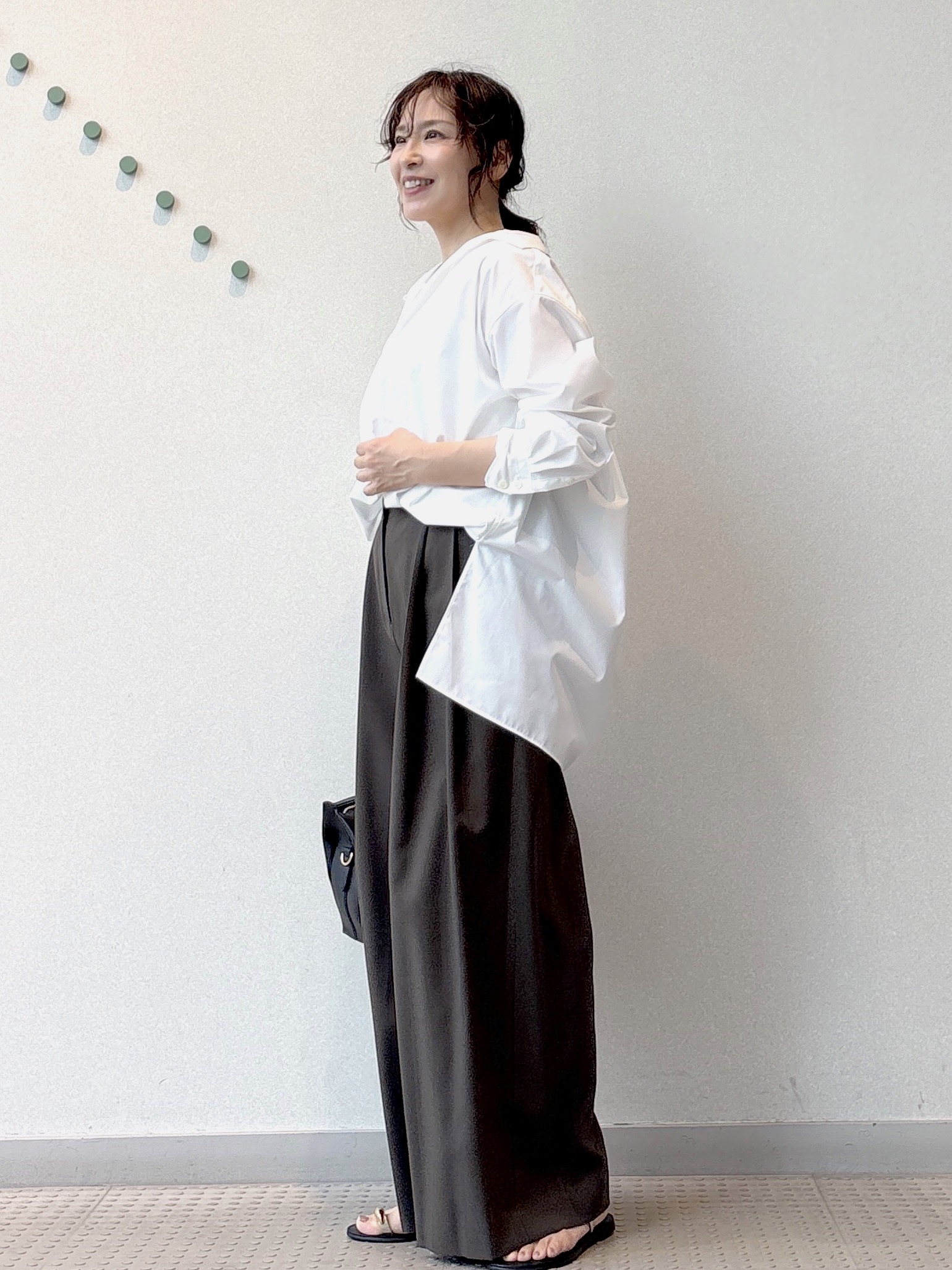 kawamuraさんの「DRESSTERIOR｜【接触冷感/UVカット/着回し】スキッパーブラウス」を使ったコーディネート