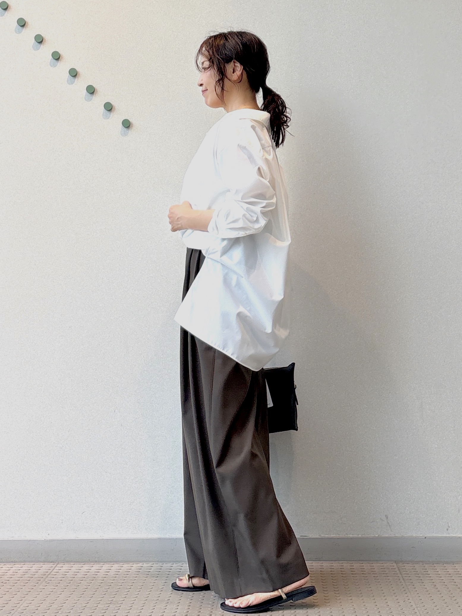 kawamuraさんの「DRESSTERIOR｜【接触冷感/UVカット/着回し】スキッパーブラウス」を使ったコーディネート