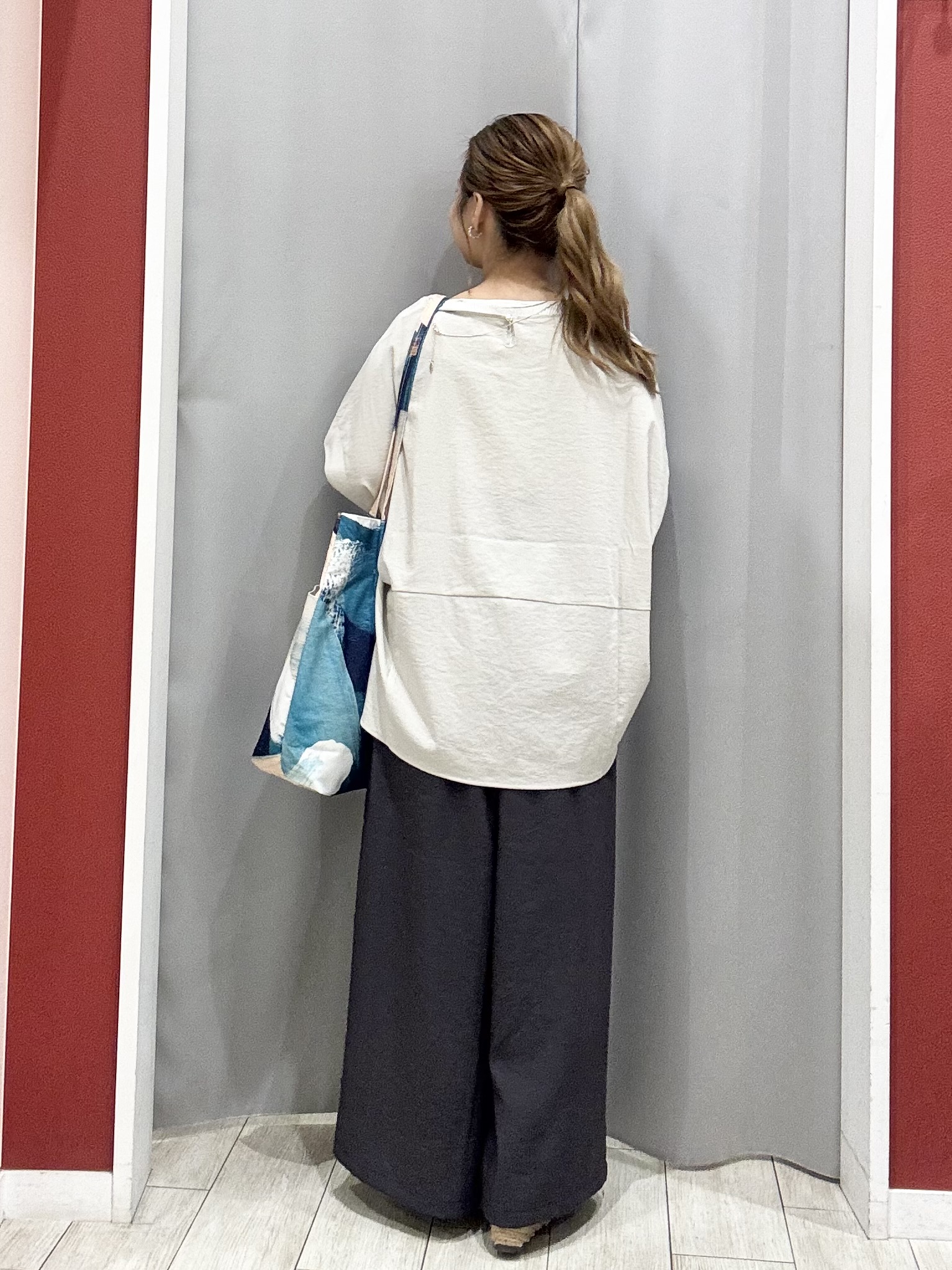 shioさんの「SHOO･LA･RUE｜【洗濯機可/セットアップ可】軽凛(かろりん) シンプル上品 ひんやり切替コクーントップス」を使ったコーディネート