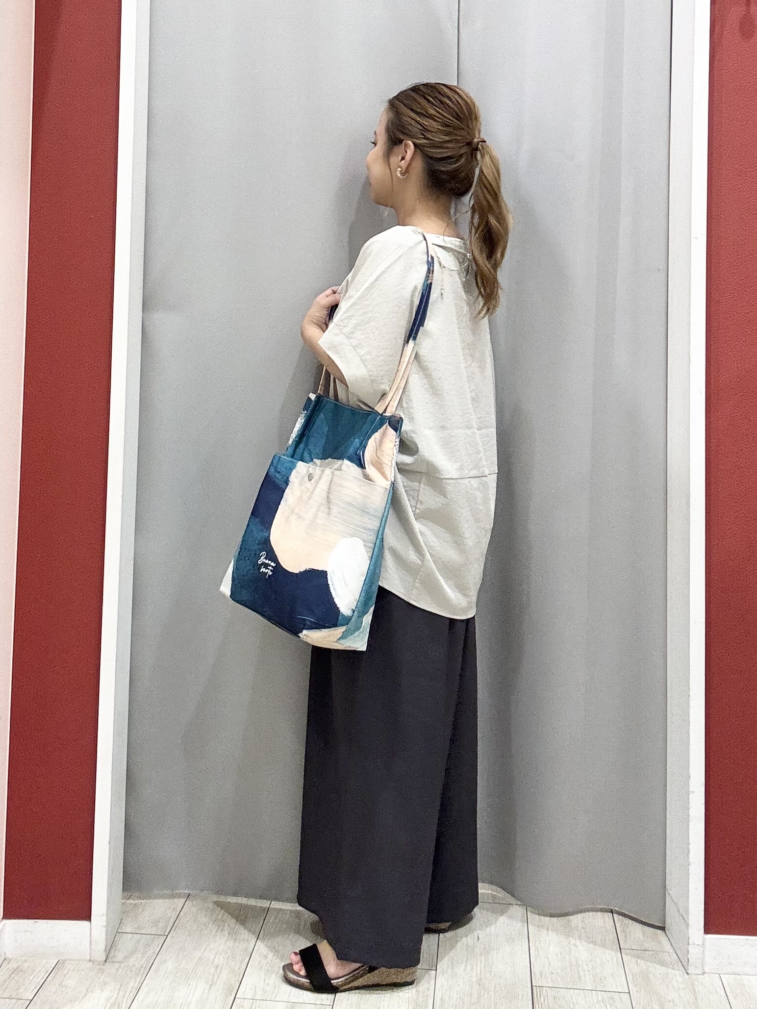 shioさんの「SHOO･LA･RUE｜【洗濯機可/セットアップ可】軽凛(かろりん) シンプル上品 ひんやり切替コクーントップス」を使ったコーディネート