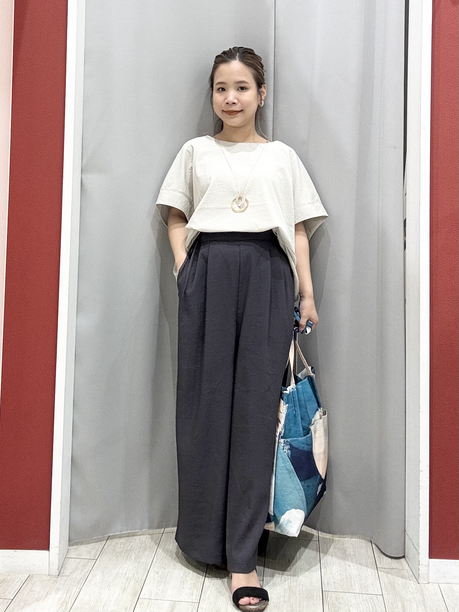 shioさんの「SHOO･LA･RUE｜【洗濯機可/セットアップ可】軽凛(かろりん) シンプル上品 ひんやり切替コクーントップス」を使ったコーディネート