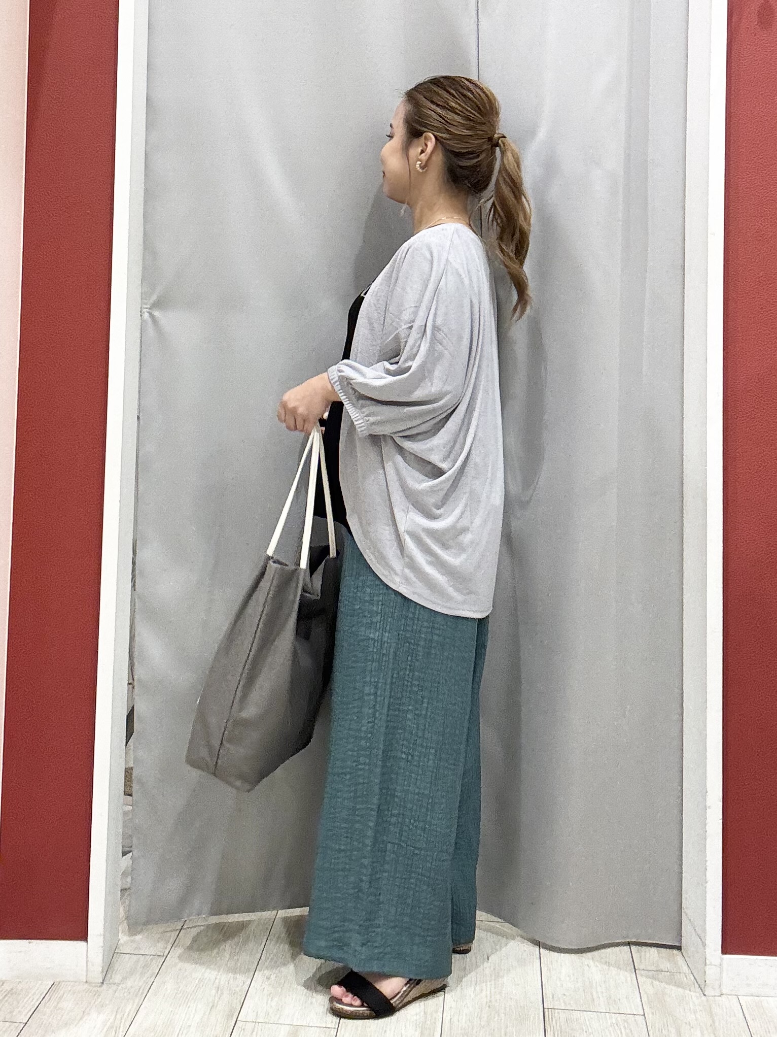 shioさんの「SHOO･LA･RUE｜【ひんやり/体型カバー】冷房、UV対策で持ってて安心 さらさら五分袖ボレロカーディガン」を使ったコーディネート