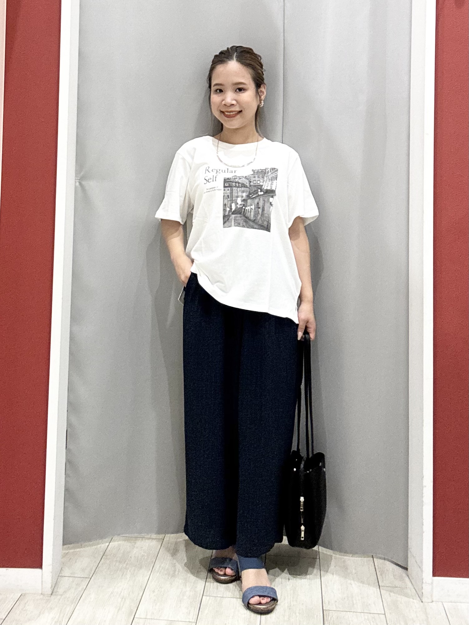shioさんの「SHOO･LA･RUE｜【洗濯機可】ダブルポケット 楊柳しぼしぼシアーシャツ」を使ったコーディネート