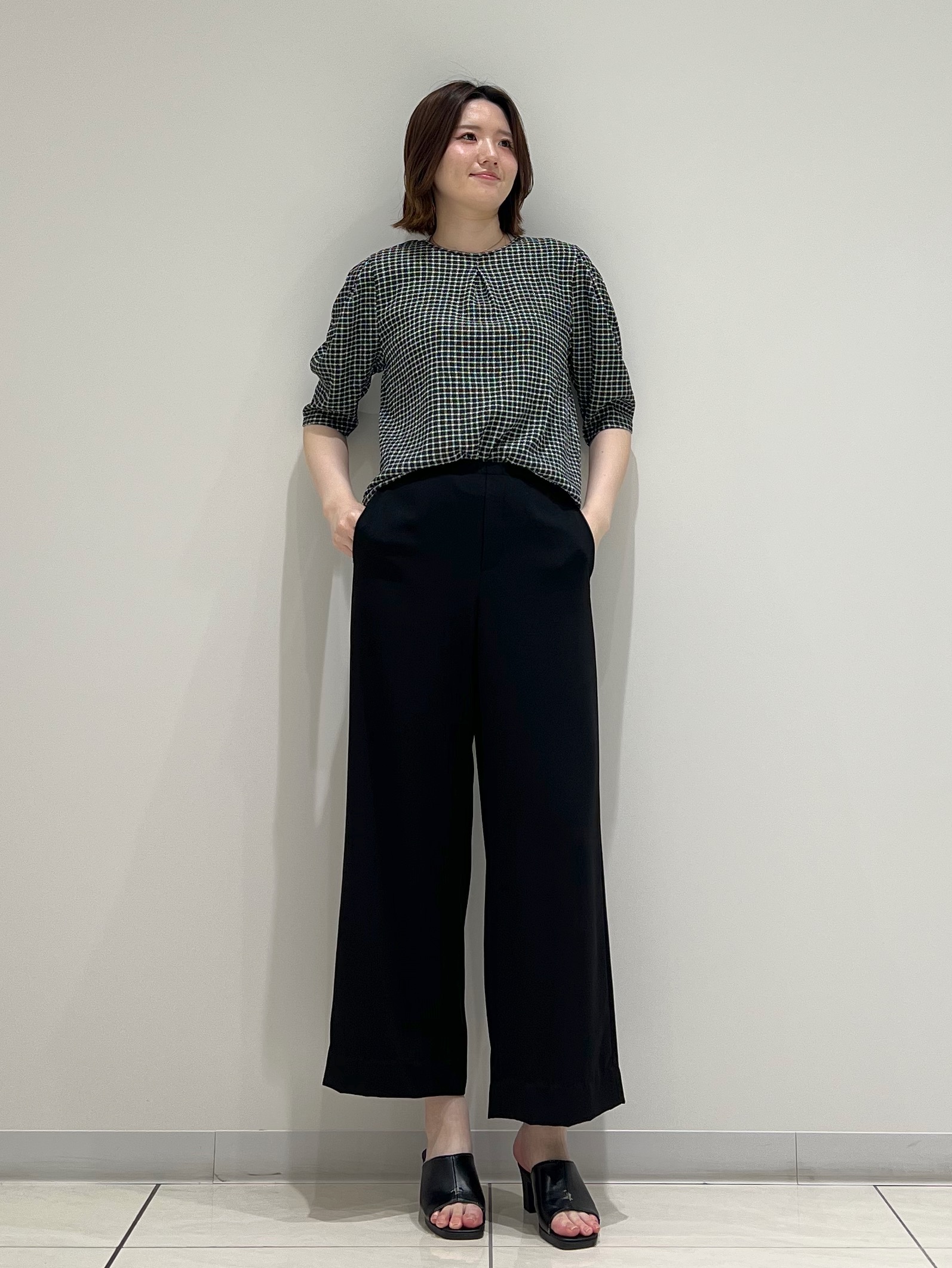 T.Kさんの「INDIVI｜【UVケア／吸汗速乾】チェック柄タックボリュームスリーブトップス」を使ったコーディネート
