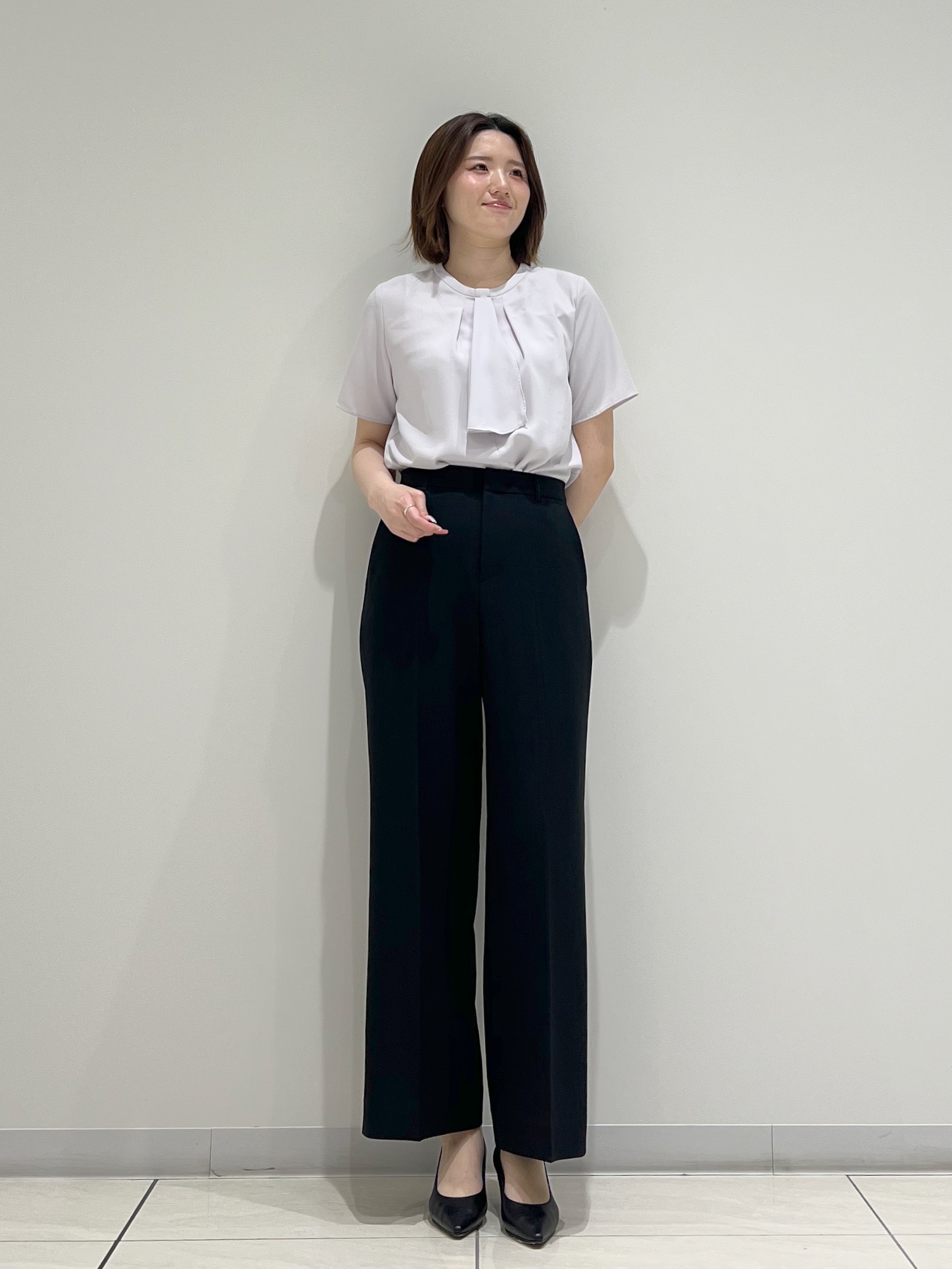T.Kさんの「INDIVI｜【洗える／UVケア】ストライプ柄＆無地 ボウタイ風 半袖ブラウス」を使ったコーディネート