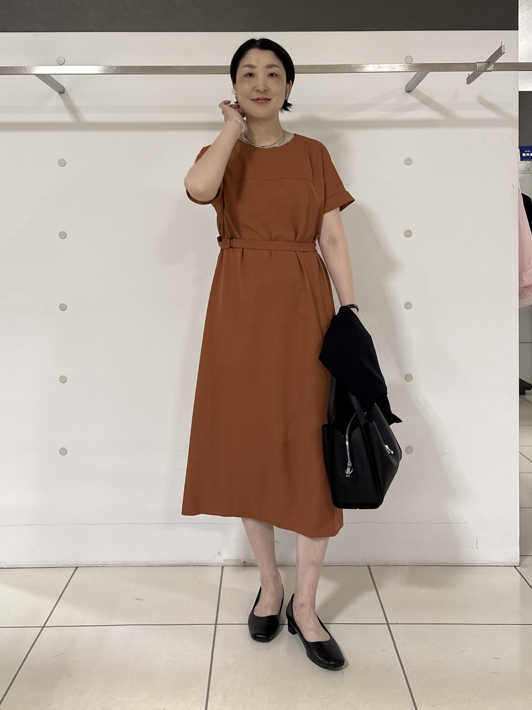 yuriさんの「INDIVI｜【定番スーツ／UVケア／洗える】ウール調ノーカラージャケット」を使ったコーディネート