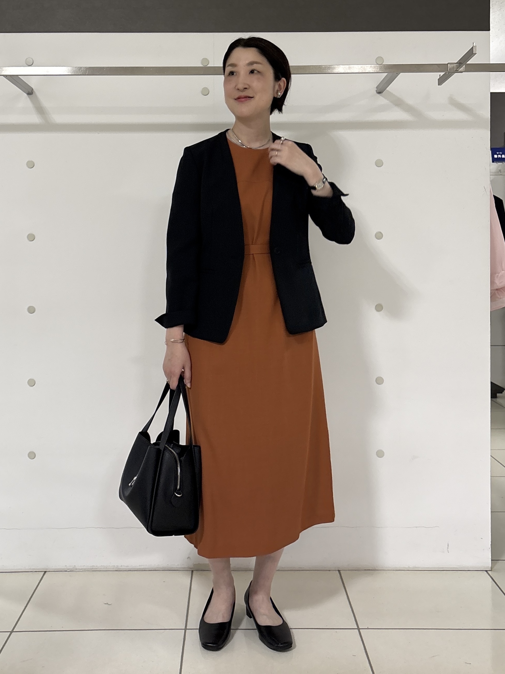 yuriさんの「INDIVI｜【定番スーツ／UVケア／洗える】ウール調ノーカラージャケット」を使ったコーディネート