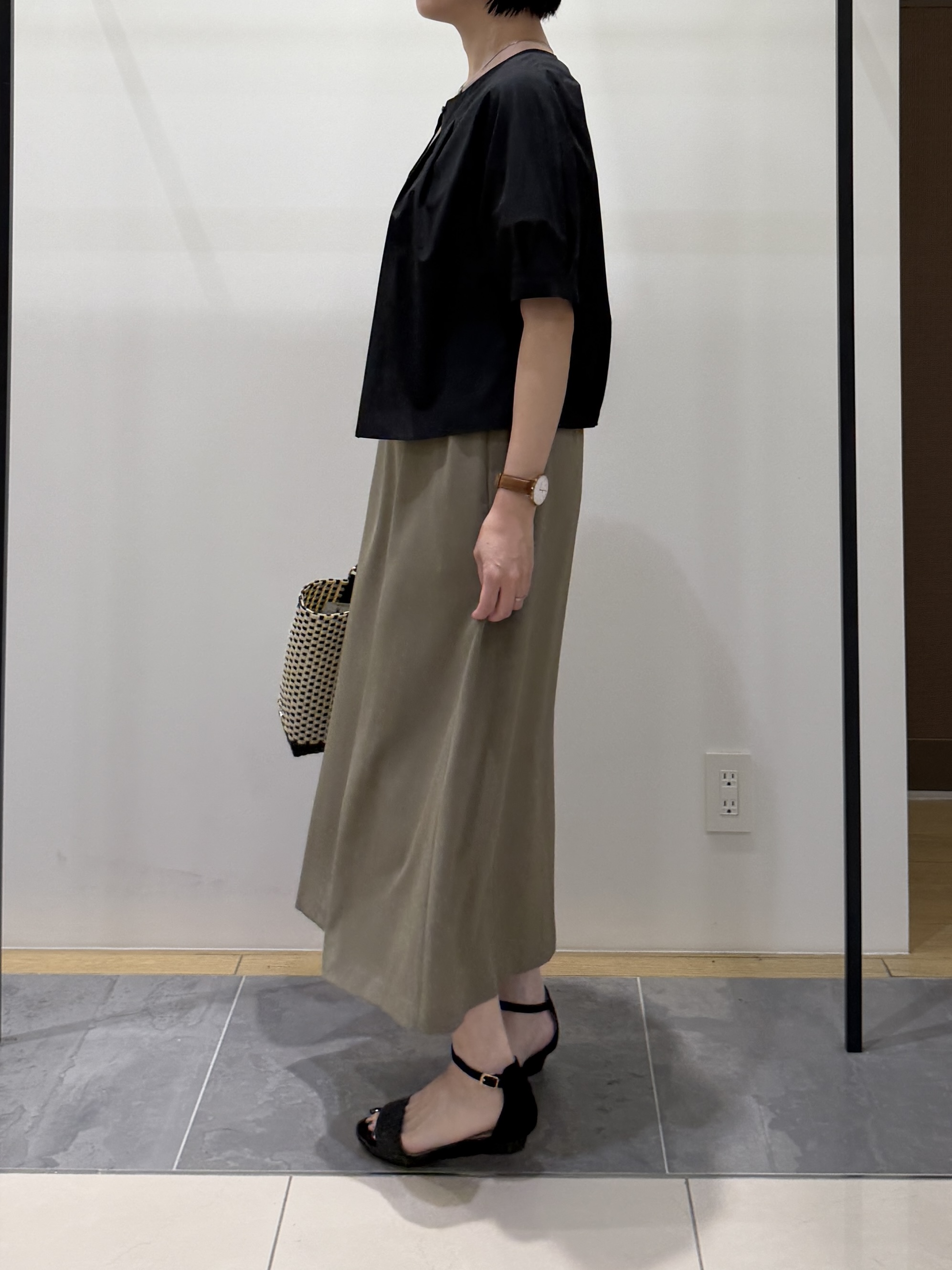 shihoさんの「INDIVI｜【撥水／UVカット】タックデザインブラウス」を使ったコーディネート