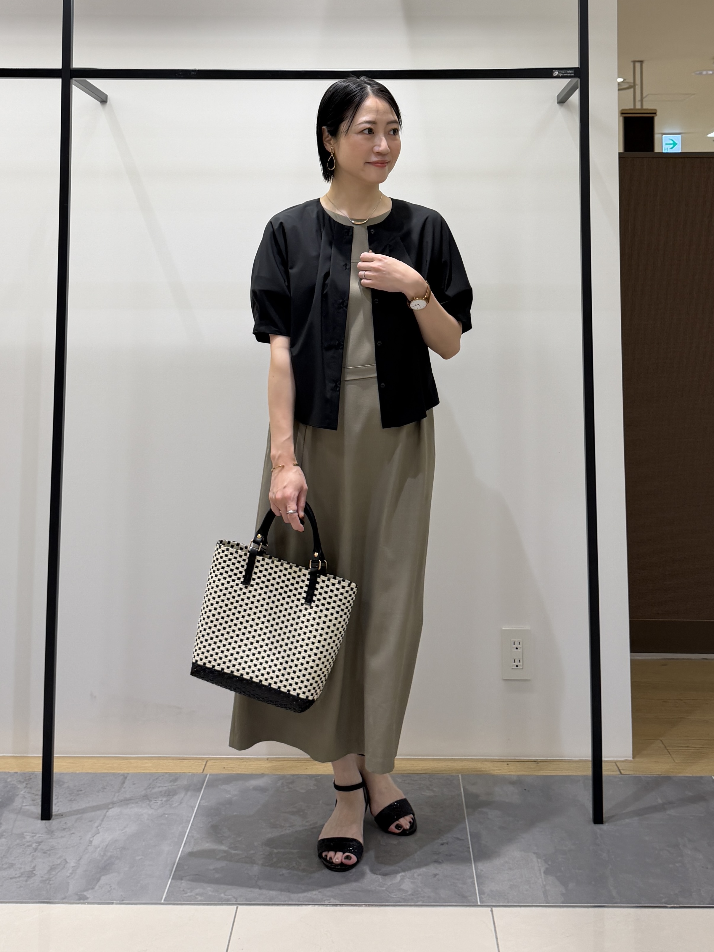 shihoさんの「INDIVI｜【撥水／UVカット】タックデザインブラウス」を使ったコーディネート