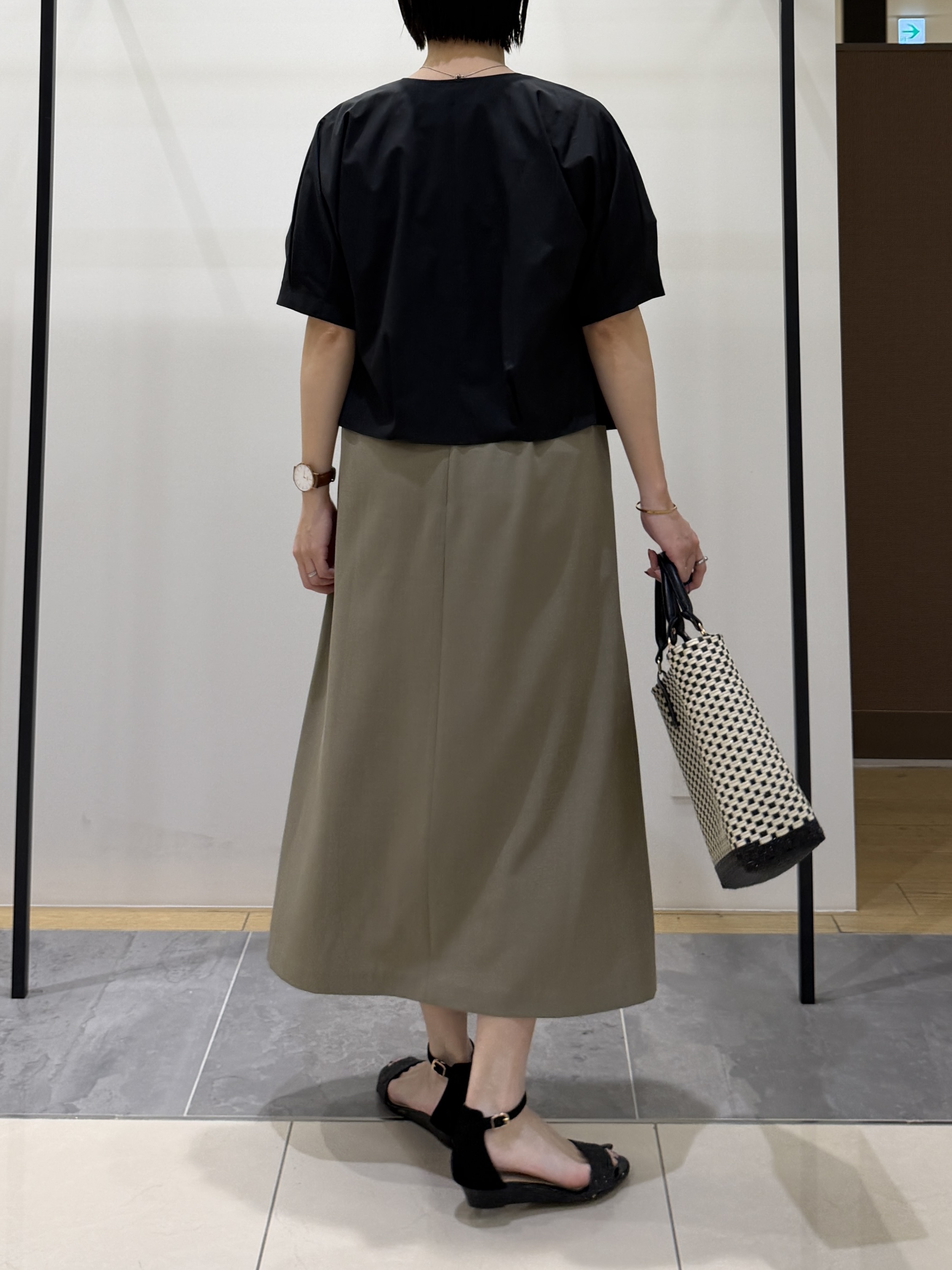 shihoさんの「INDIVI｜【撥水／UVカット】タックデザインブラウス」を使ったコーディネート