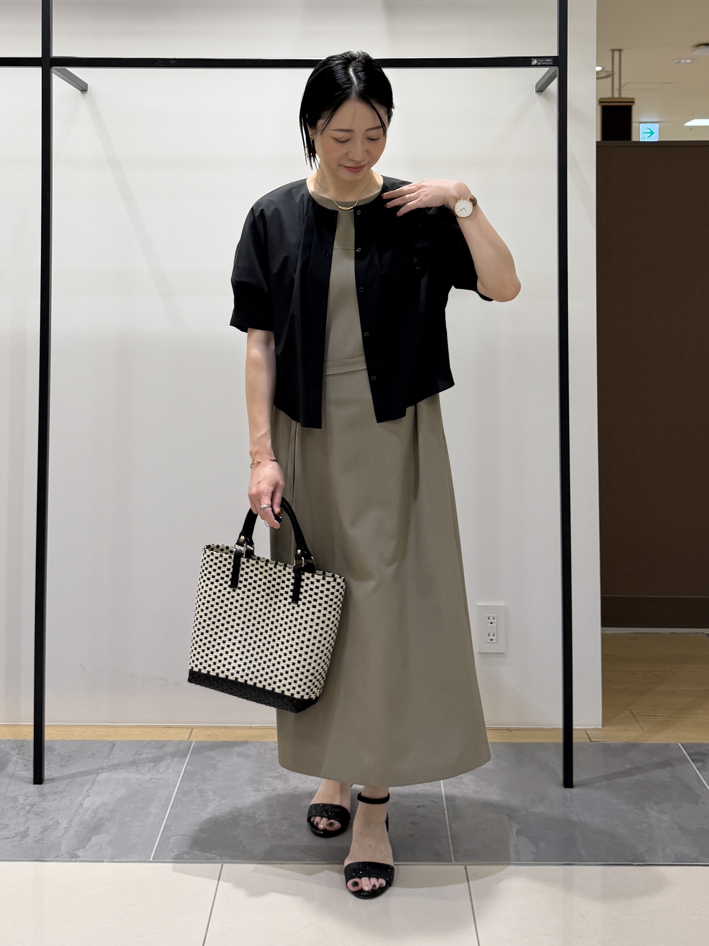 shihoさんの「INDIVI｜【撥水／UVカット】タックデザインブラウス」を使ったコーディネート