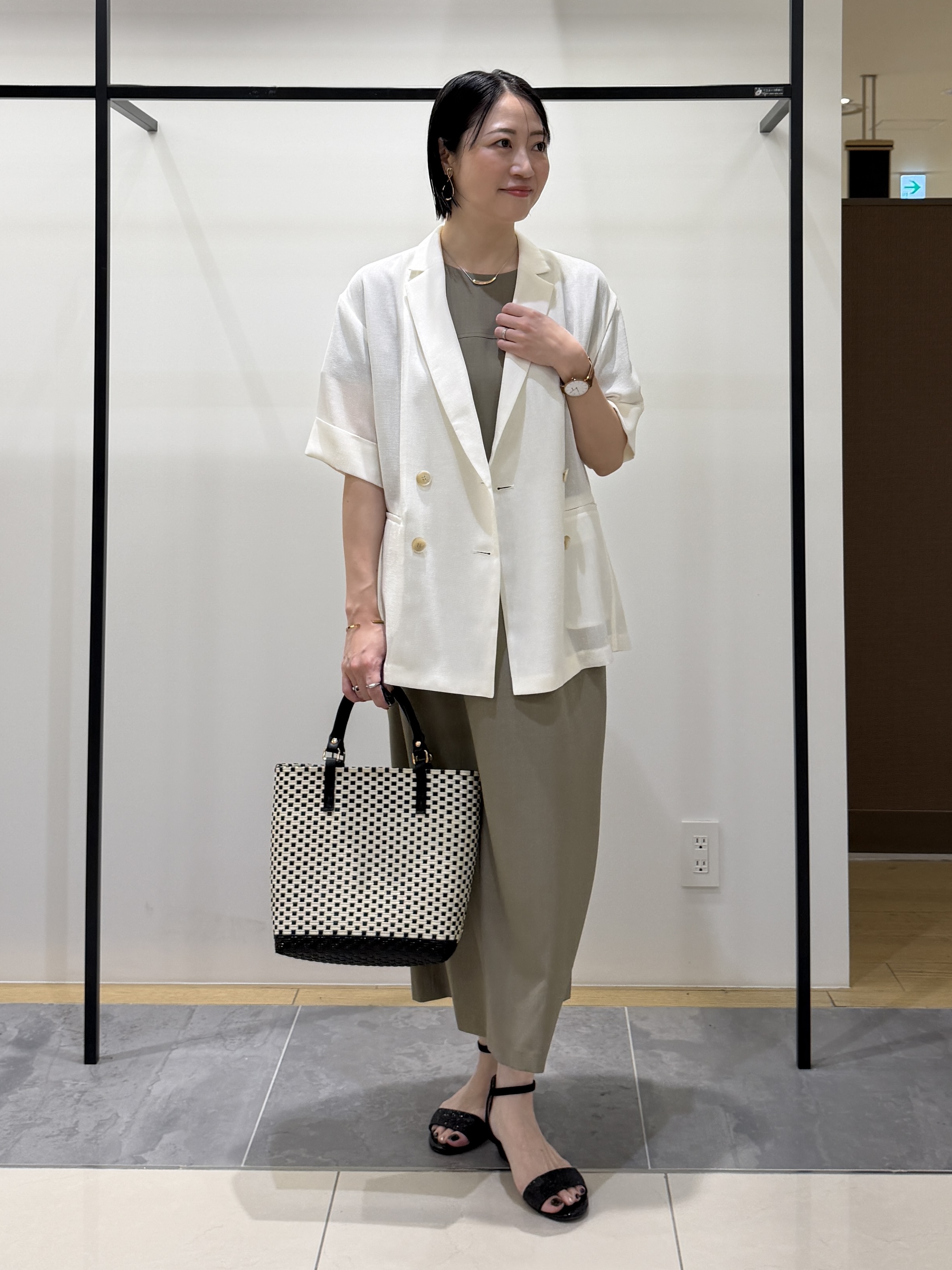 shihoさんの「INDIVI｜【洗える／メッシュ素材／SETUP可能】半袖シアージャケット」を使ったコーディネート