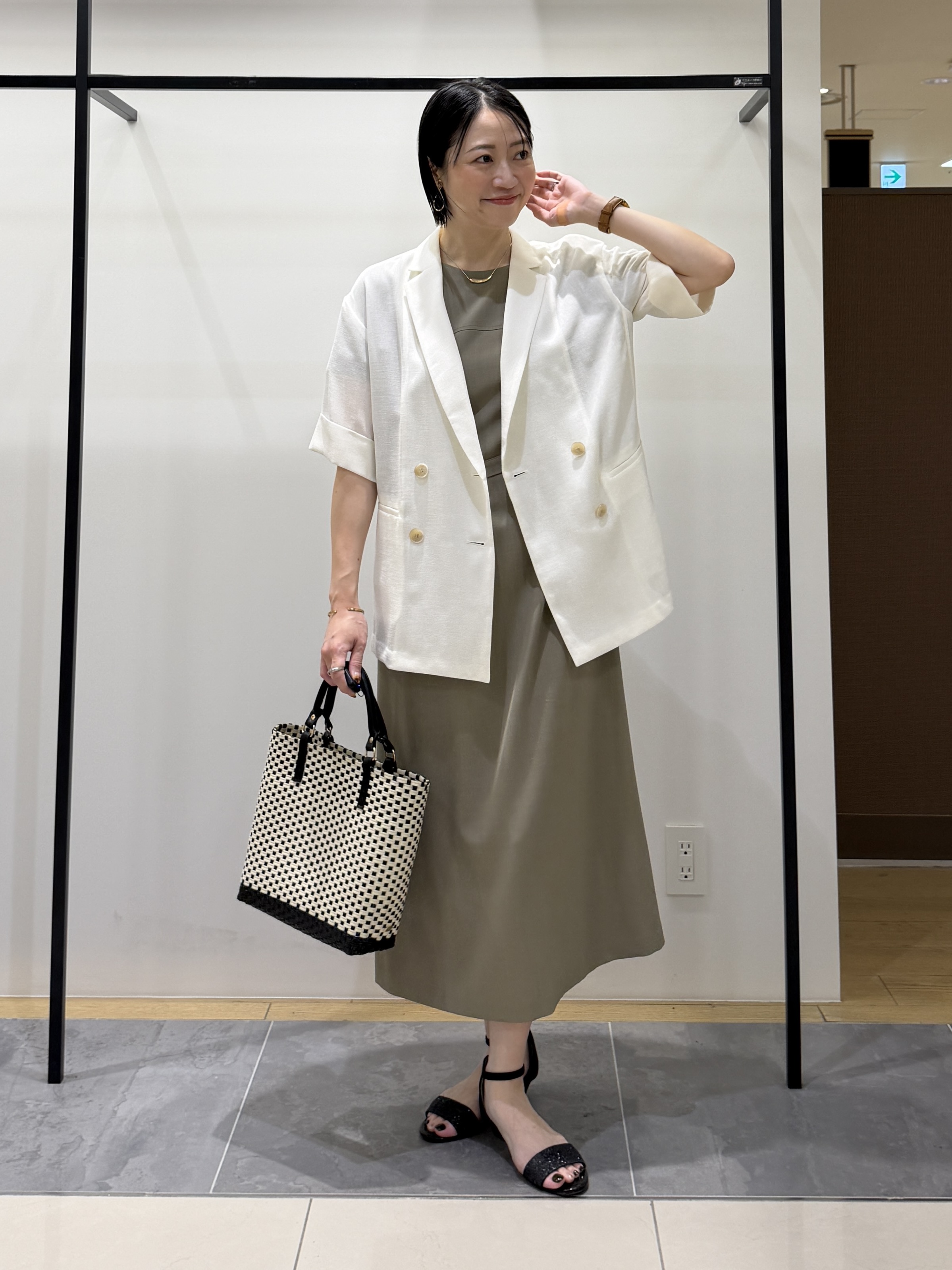 shihoさんの「INDIVI｜【洗える／メッシュ素材／SETUP可能】半袖シアージャケット」を使ったコーディネート