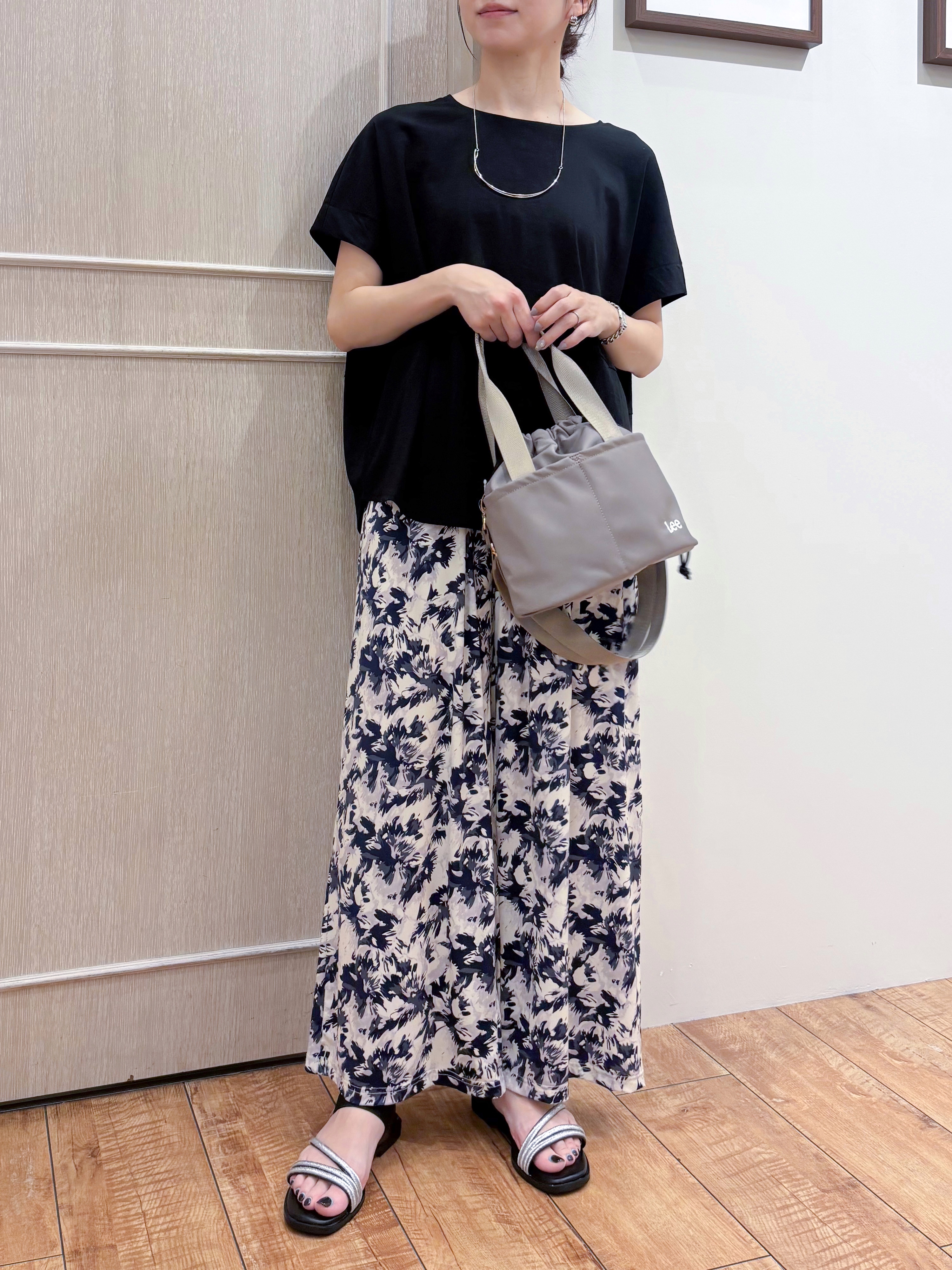 なみさんの「SHOO･LA･RUE｜【洗濯機可/セットアップ可】軽凛(かろりん) ひんやり切替コクーントップス」を使ったコーディネート