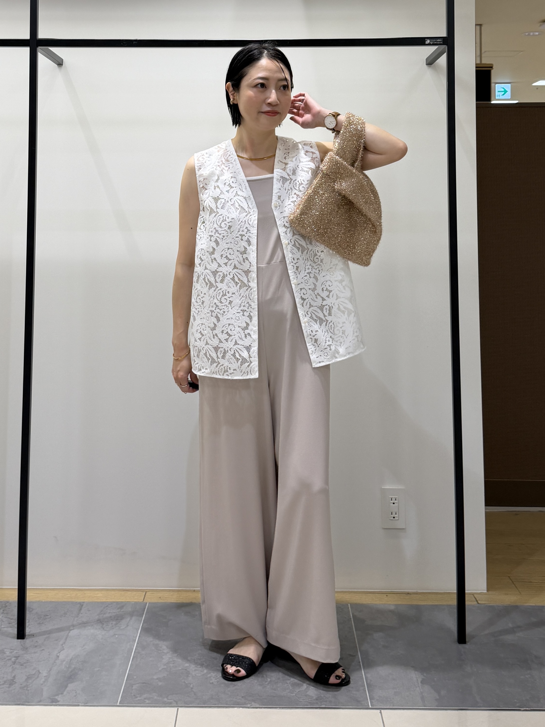 shihoさんの「INDIVI｜【洗える／トレンド】マニッシュレースベスト」を使ったコーディネート