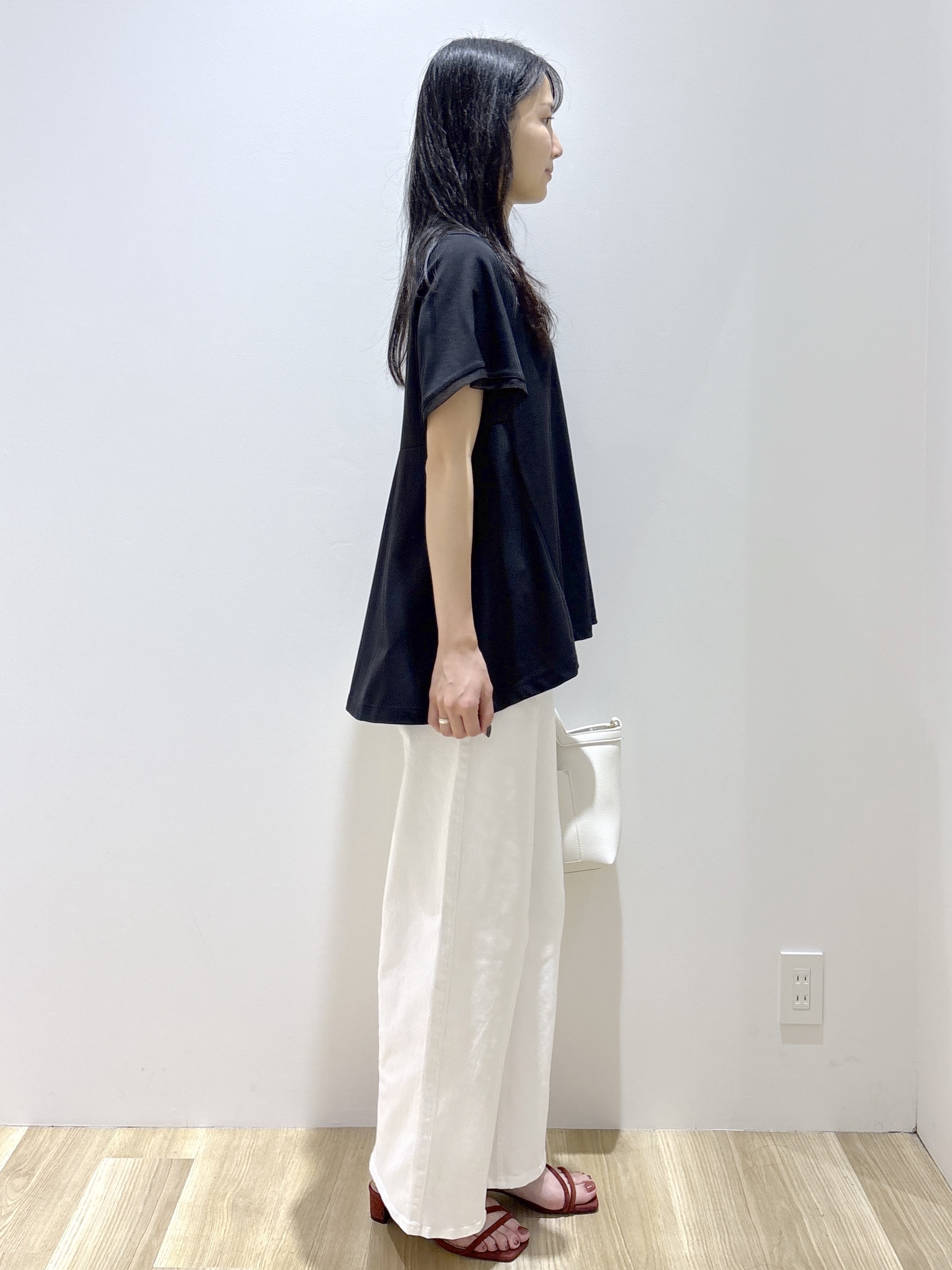 sachikoさんの「OPAQUE.CLIP｜【UVケア／接触冷感】スーパーアイス 袖チュールペプラムカットソー《洗濯機OK》」を使ったコーディネート