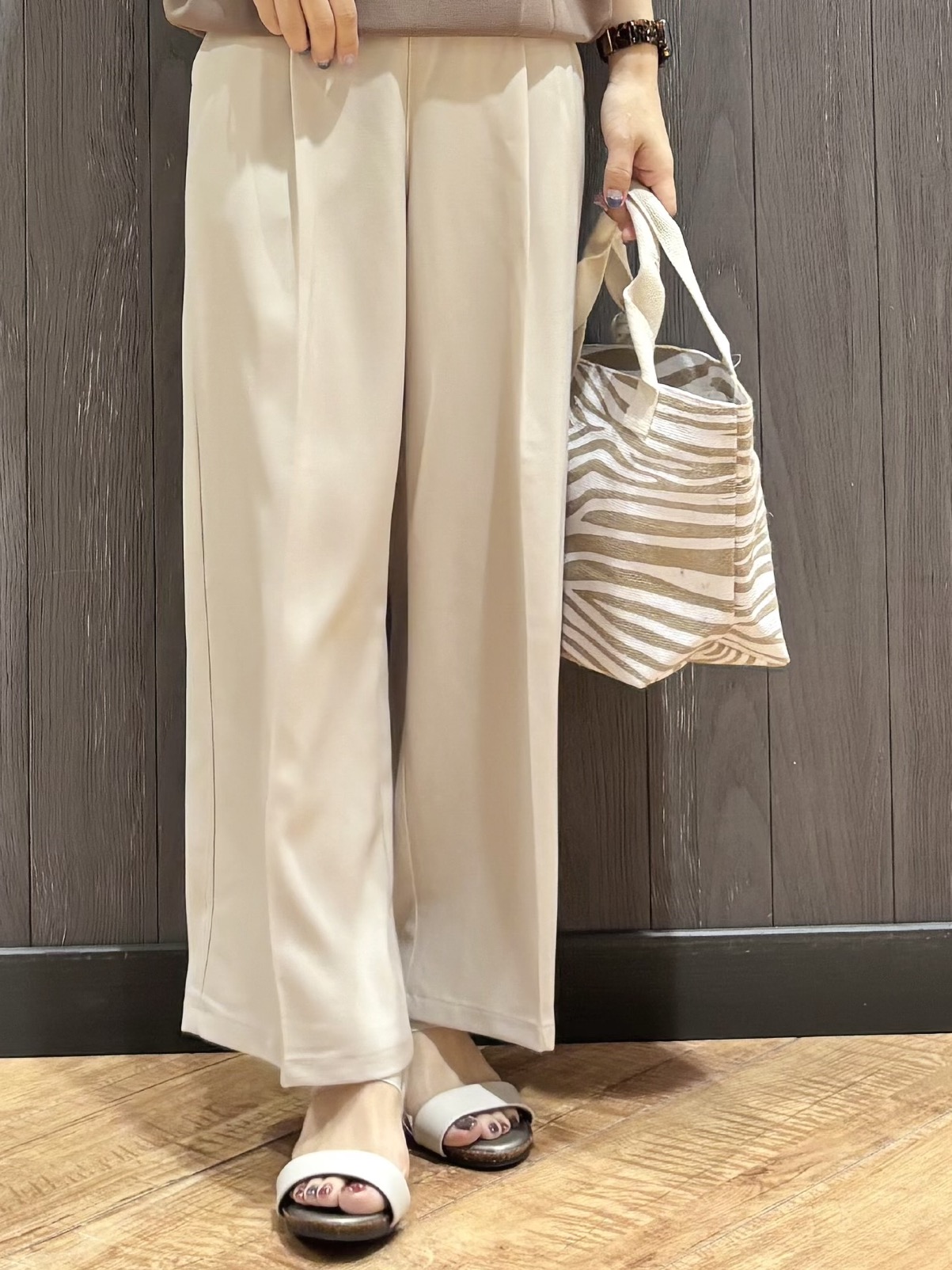 meiさんの「SHOO･LA･RUE｜【さらり快適/洗濯機可/S-LL】シアーラメカーディガン」を使ったコーディネート