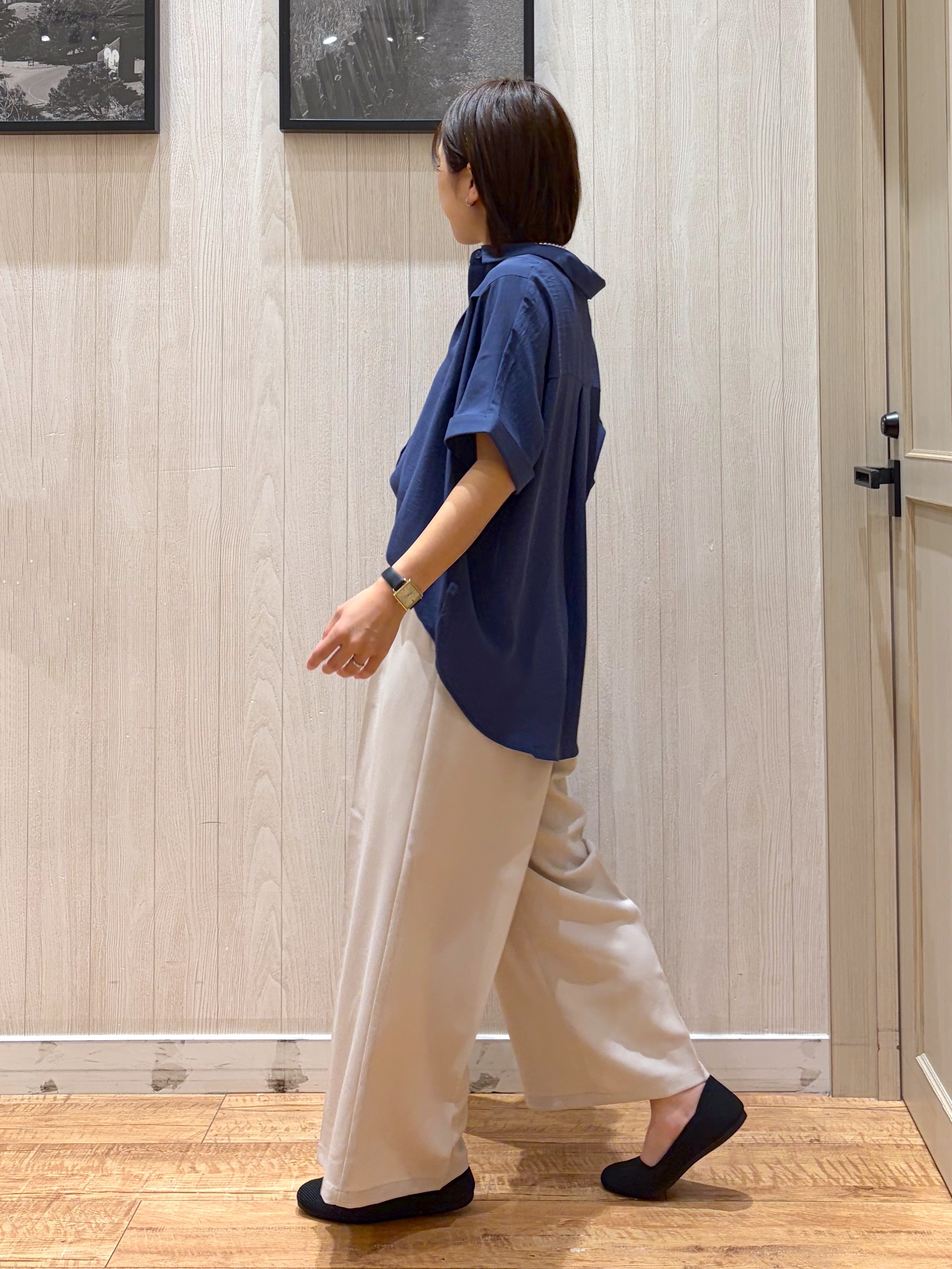 shirayuuuさんの「SHOO･LA･RUE｜【ひんやり/洗濯後しわになりにくい/S-LL】着るだけでこなれ見え 二の腕も隠せるデザイン半袖シャツ」を使ったコーディネート