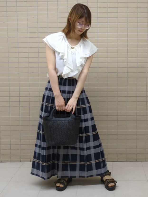ひまりさんの「Reflect｜【通気性あり／涼しい／マシンウォッシャブル】フリルブラウス」を使ったコーディネート